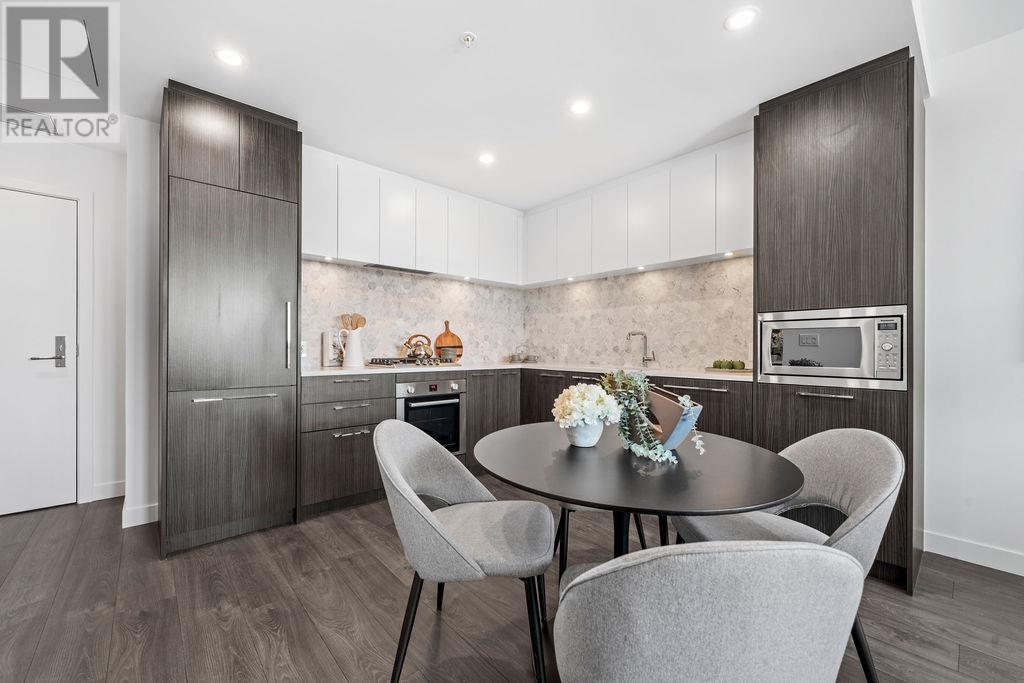 Listing Picture 2 of 33 : 2505 2425 ALPHA AVENUE, Burnaby / 本拿比 - 魯藝地產 Yvonne Lu Group - MLS Medallion Club Member