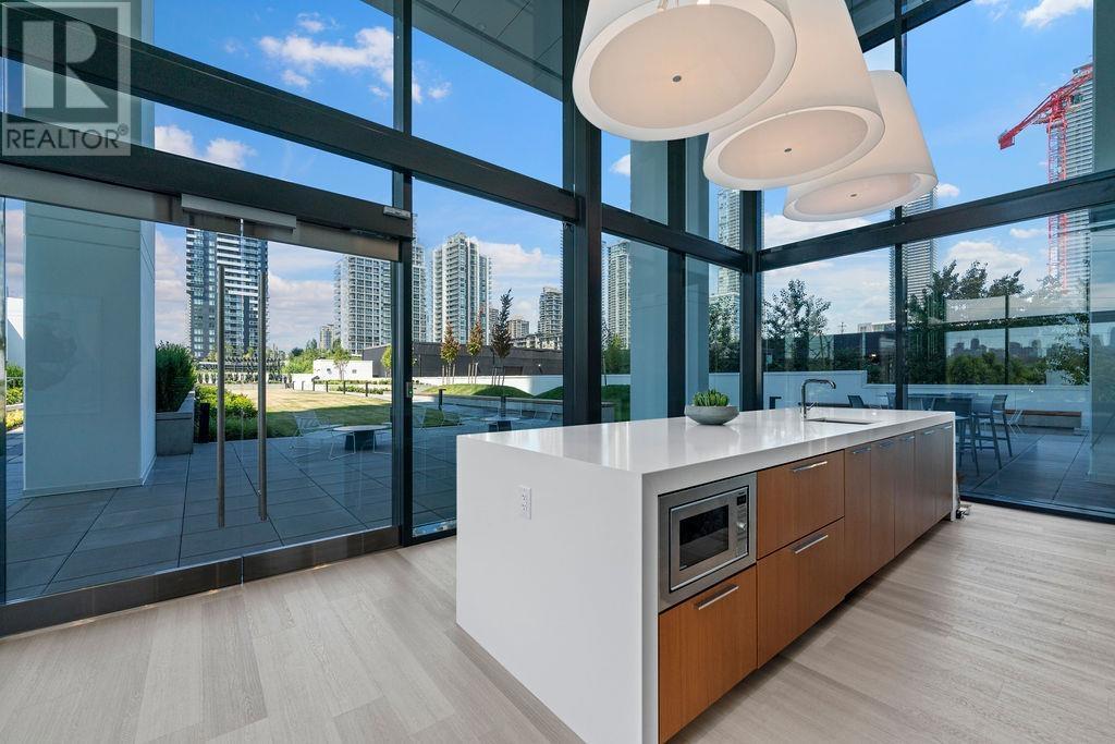 Listing Picture 30 of 33 : 2505 2425 ALPHA AVENUE, Burnaby / 本拿比 - 魯藝地產 Yvonne Lu Group - MLS Medallion Club Member