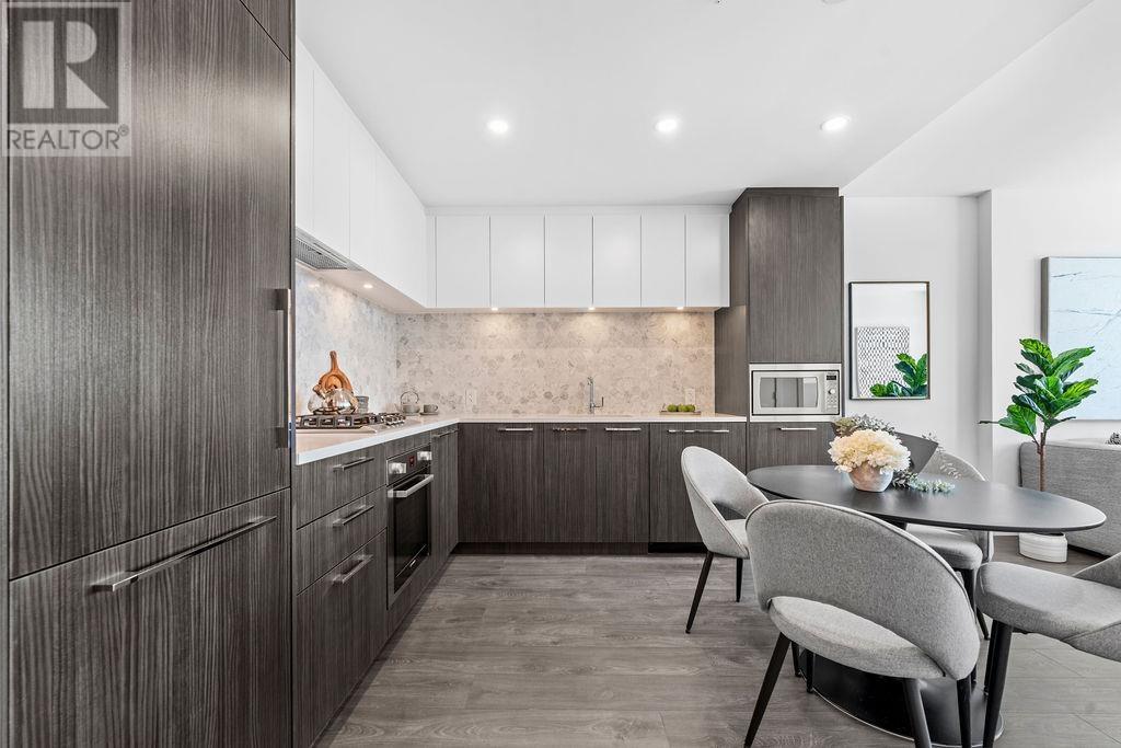 Listing Picture 8 of 33 : 2505 2425 ALPHA AVENUE, Burnaby / 本拿比 - 魯藝地產 Yvonne Lu Group - MLS Medallion Club Member