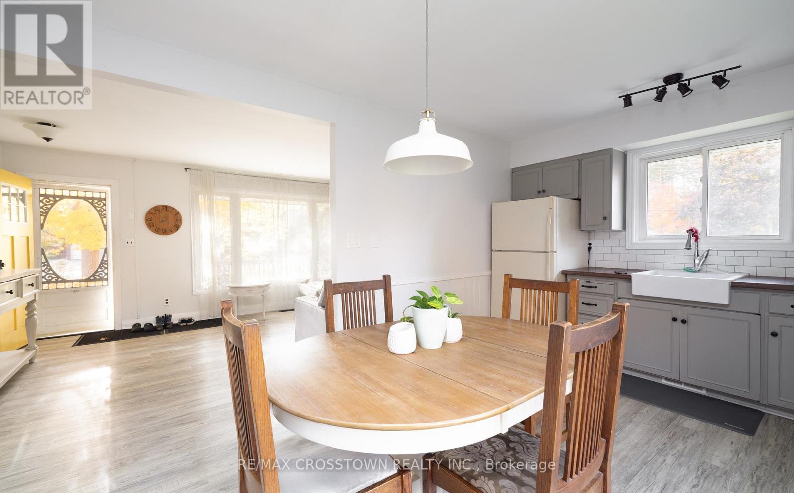 47 Lakeshore Road W, Oro-Medonte, Ontario  L0L 2E0 - Photo 11 - S10424630