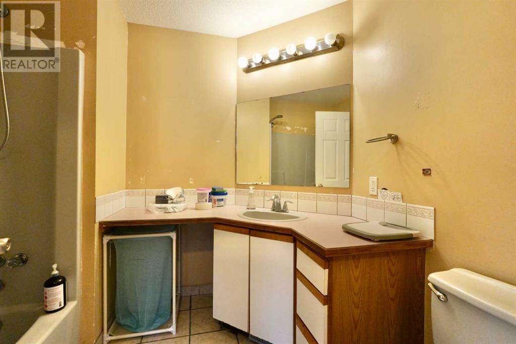 9118 136 Avenue, Peace River, Alberta  T8S 1X4 - Photo 37 - A2190697