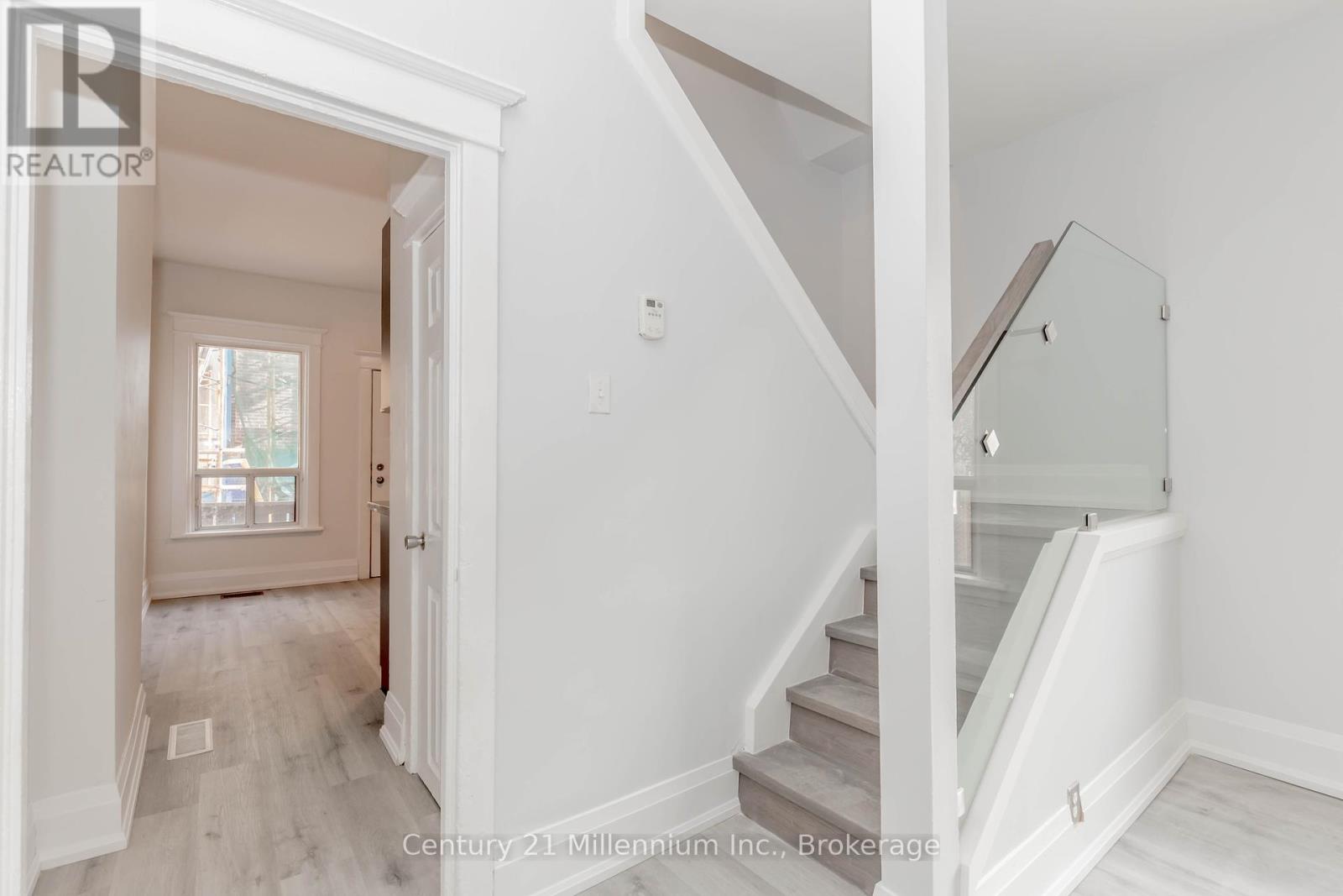 69 Laing Street, Toronto (Greenwood-Coxwell), Ontario  M4L 2N4 - Photo 10 - E11924721