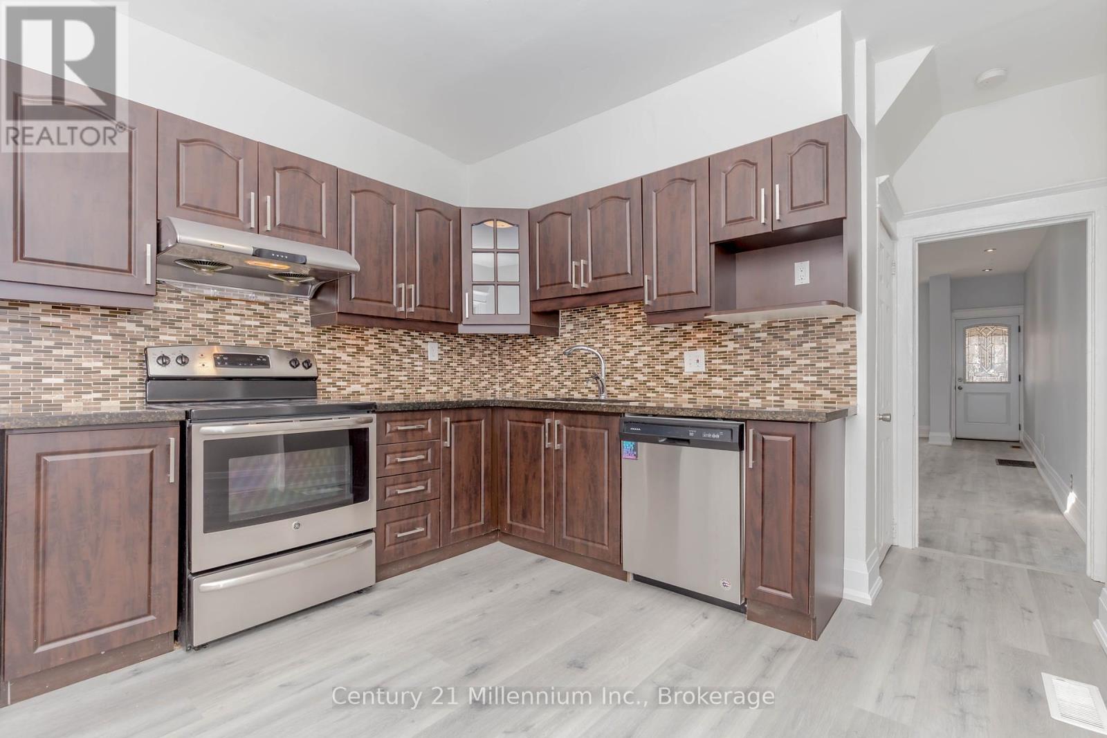 69 Laing Street, Toronto (Greenwood-Coxwell), Ontario  M4L 2N4 - Photo 13 - E11924721