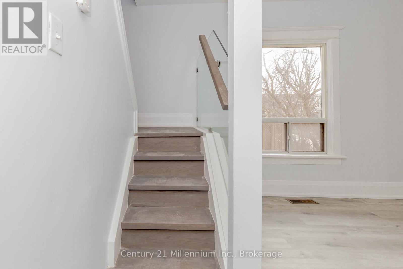 69 Laing Street, Toronto (Greenwood-Coxwell), Ontario  M4L 2N4 - Photo 14 - E11924721