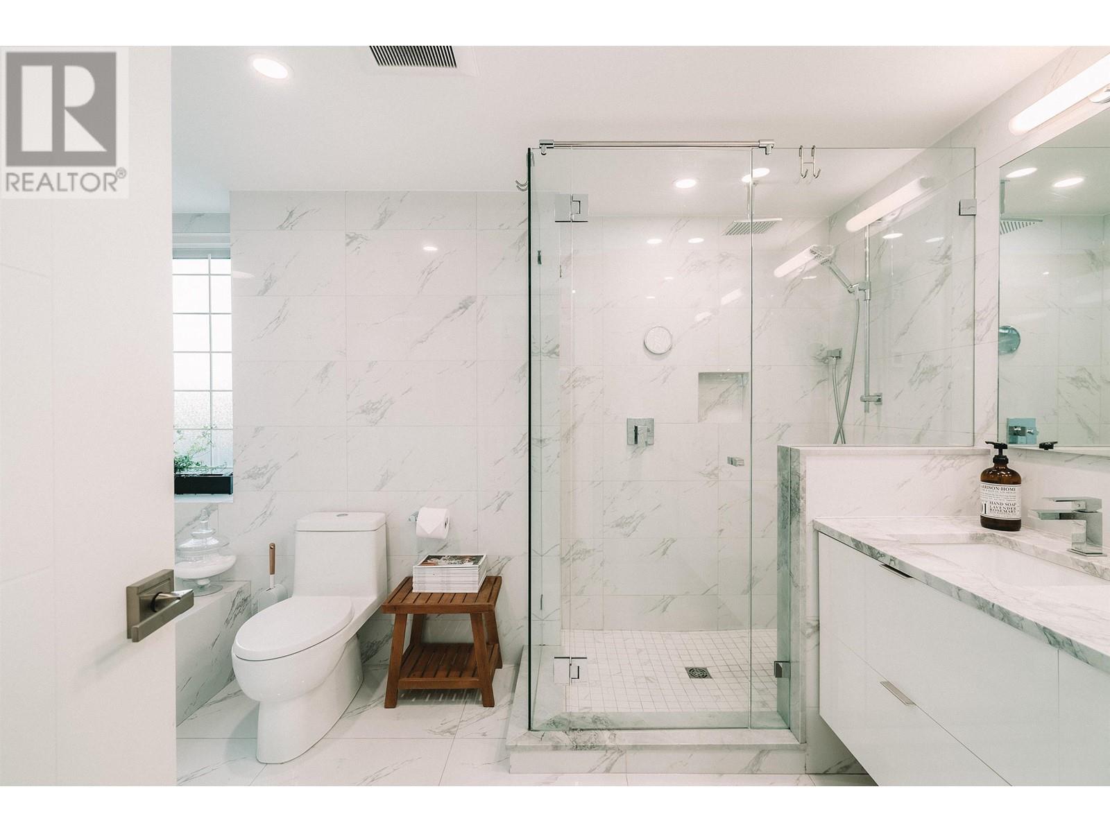 Listing Picture 17 of 24 : 2B 1403 BEACH AVENUE, Vancouver / 溫哥華 - 魯藝地產 Yvonne Lu Group - MLS Medallion Club Member