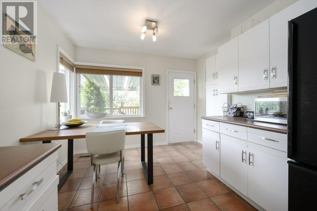 Listing Picture 11 of 40 : 2745 E 5TH AVENUE, Vancouver / 溫哥華 - 魯藝地產 Yvonne Lu Group - MLS Medallion Club Member