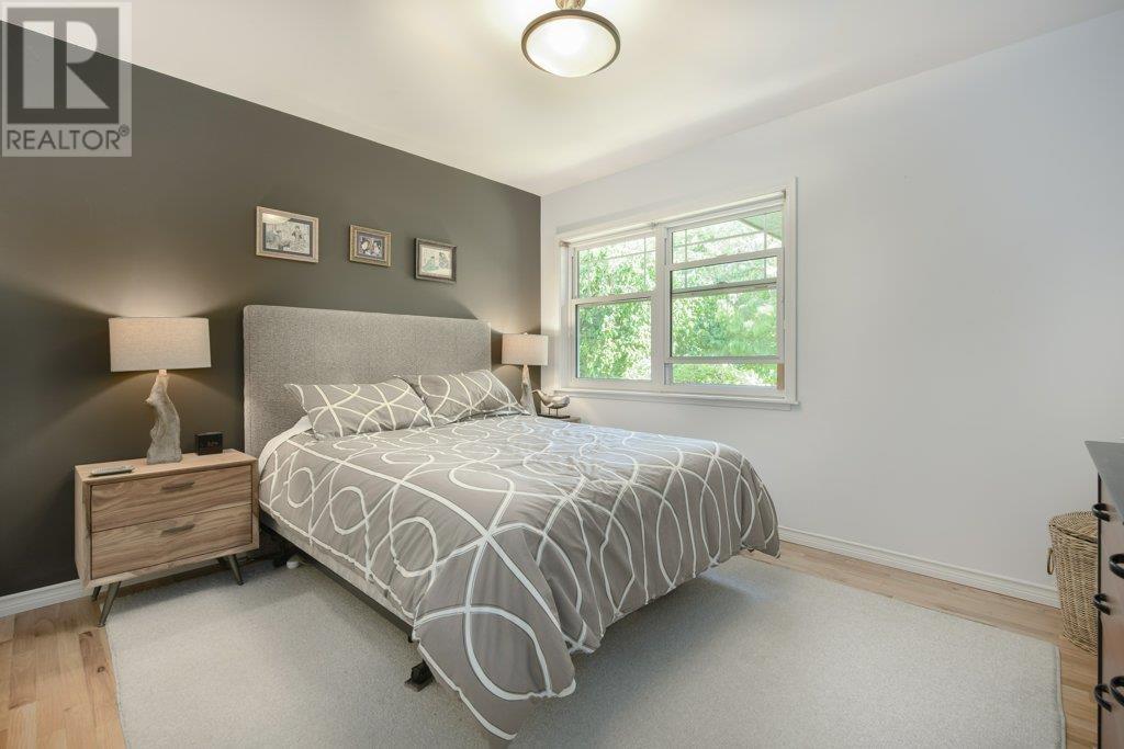 Listing Picture 14 of 40 : 2745 E 5TH AVENUE, Vancouver / 溫哥華 - 魯藝地產 Yvonne Lu Group - MLS Medallion Club Member