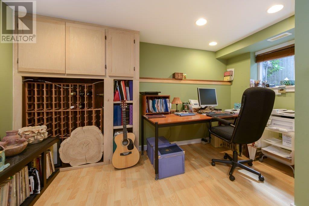 Listing Picture 18 of 40 : 2745 E 5TH AVENUE, Vancouver / 溫哥華 - 魯藝地產 Yvonne Lu Group - MLS Medallion Club Member