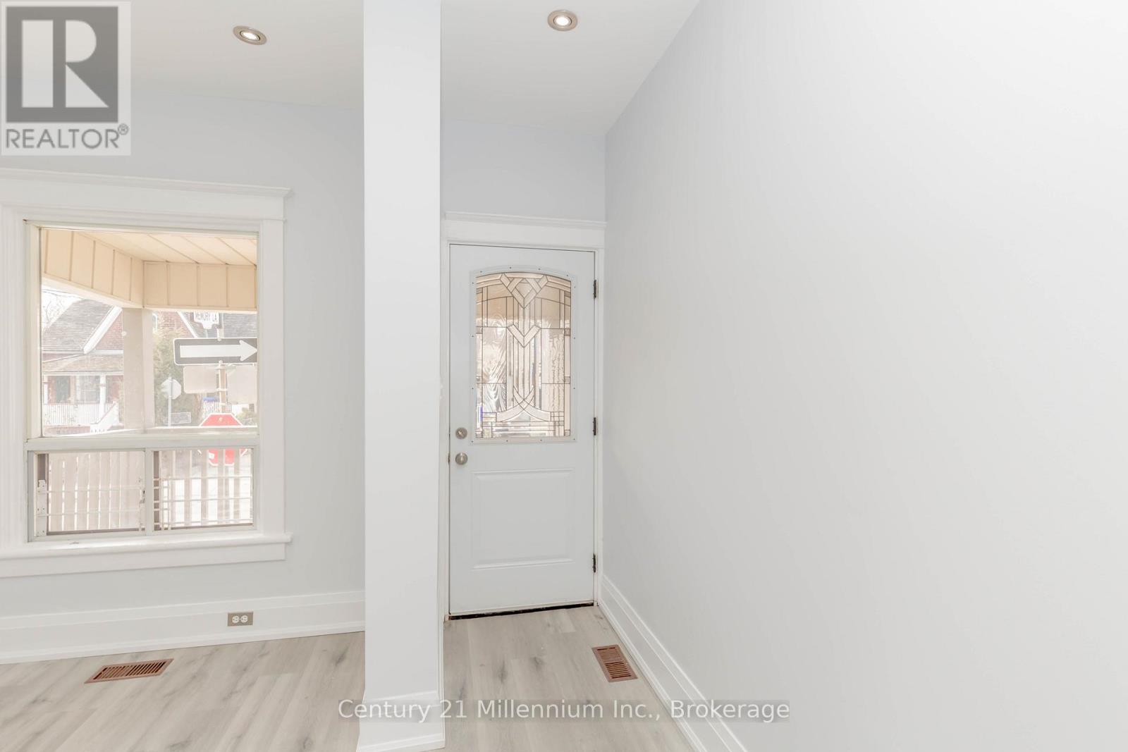 69 Laing Street, Toronto (Greenwood-Coxwell), Ontario  M4L 2N4 - Photo 6 - E11924721