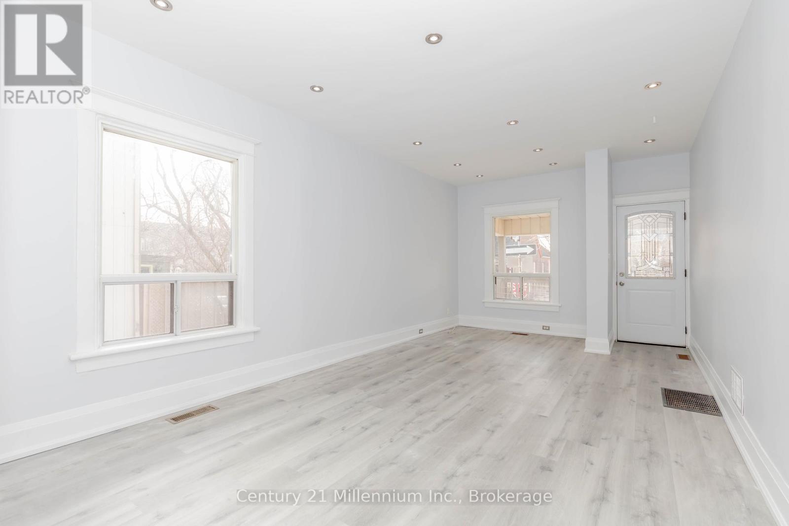69 Laing Street, Toronto (Greenwood-Coxwell), Ontario  M4L 2N4 - Photo 9 - E11924721