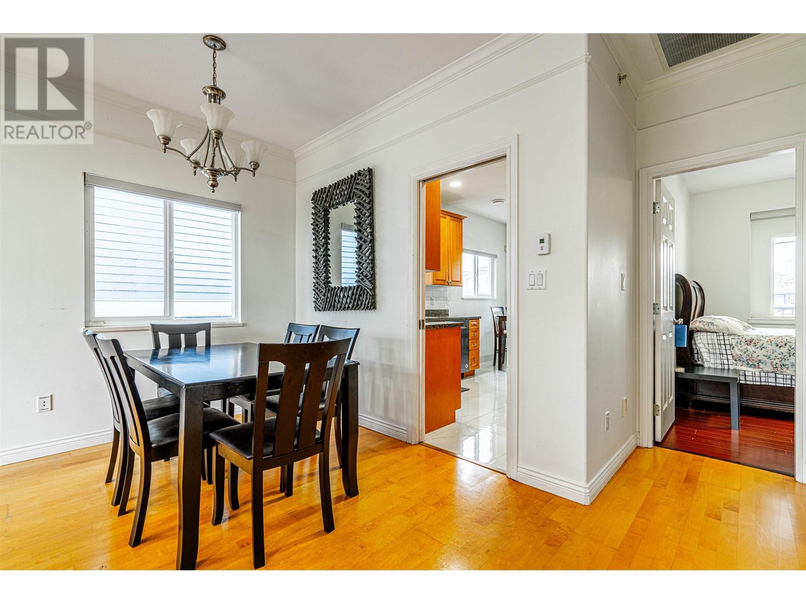 Listing Picture 7 of 28 : 3440 E 25TH AVENUE, Vancouver / 溫哥華 - 魯藝地產 Yvonne Lu Group - MLS Medallion Club Member