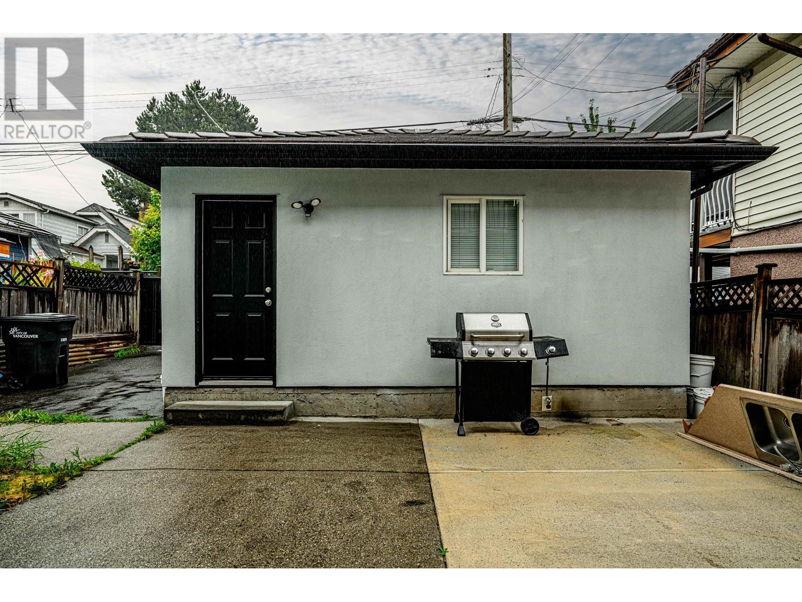 Listing Picture 25 of 28 : 3440 E 25TH AVENUE, Vancouver / 溫哥華 - 魯藝地產 Yvonne Lu Group - MLS Medallion Club Member