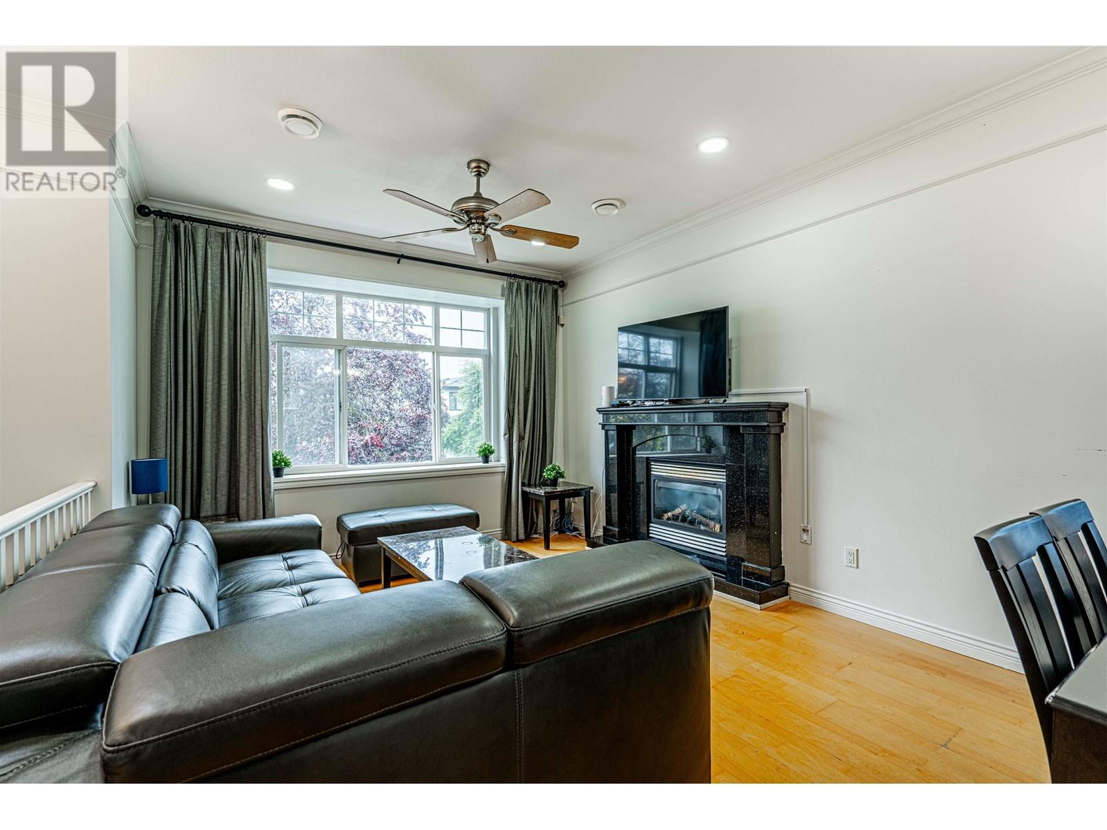 Listing Picture 5 of 28 : 3440 E 25TH AVENUE, Vancouver / 溫哥華 - 魯藝地產 Yvonne Lu Group - MLS Medallion Club Member