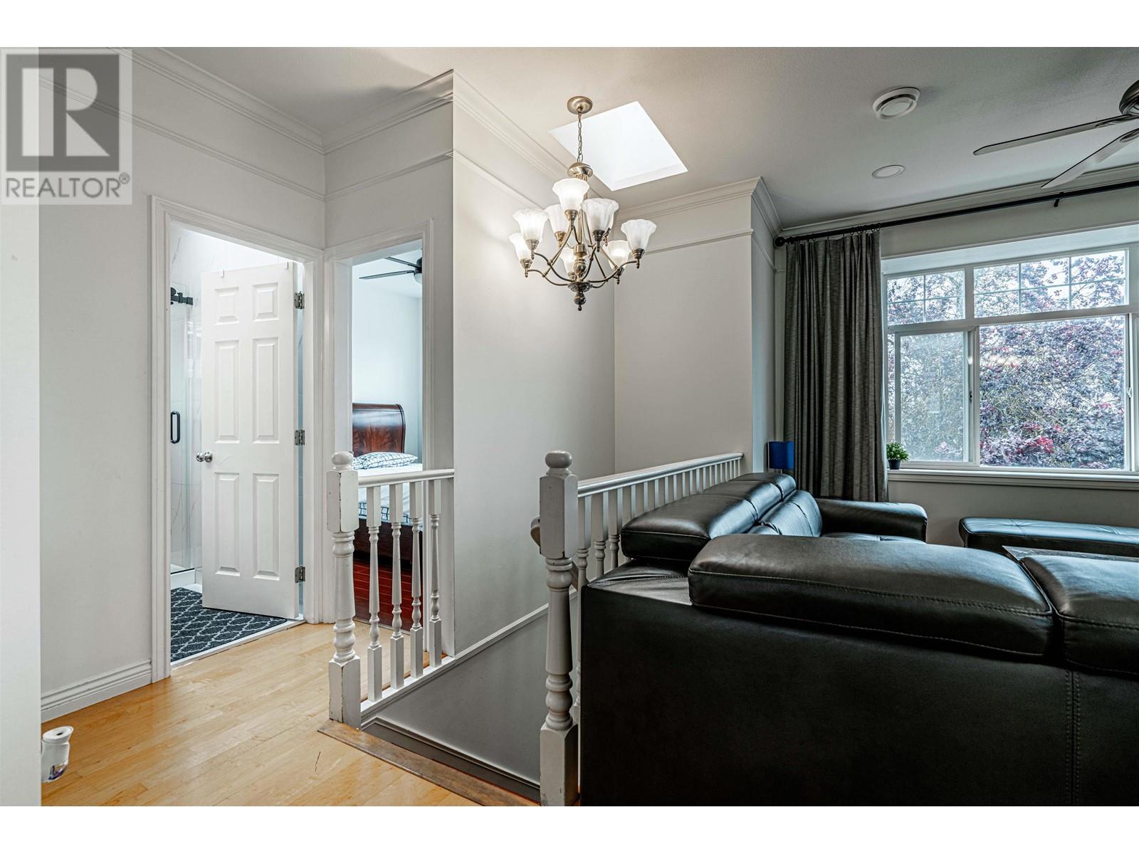 Listing Picture 4 of 28 : 3440 E 25TH AVENUE, Vancouver / 溫哥華 - 魯藝地產 Yvonne Lu Group - MLS Medallion Club Member