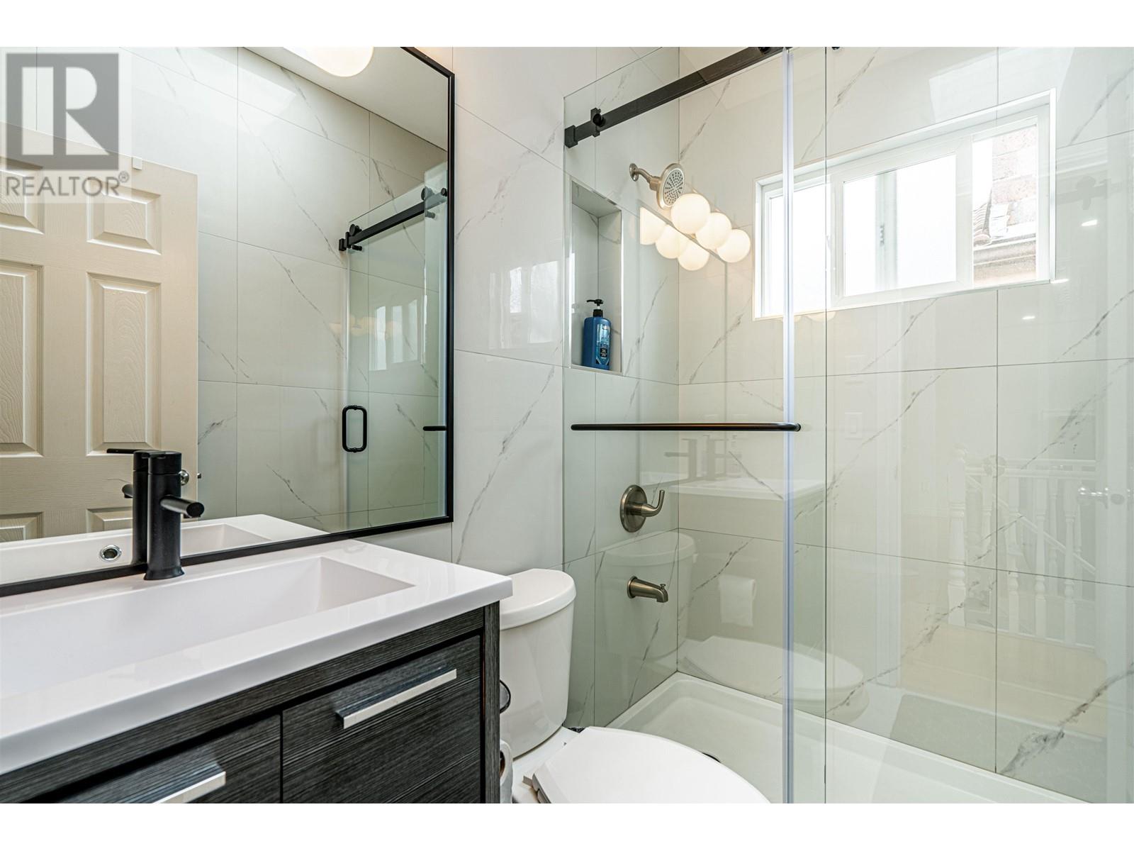 Listing Picture 15 of 28 : 3440 E 25TH AVENUE, Vancouver / 溫哥華 - 魯藝地產 Yvonne Lu Group - MLS Medallion Club Member