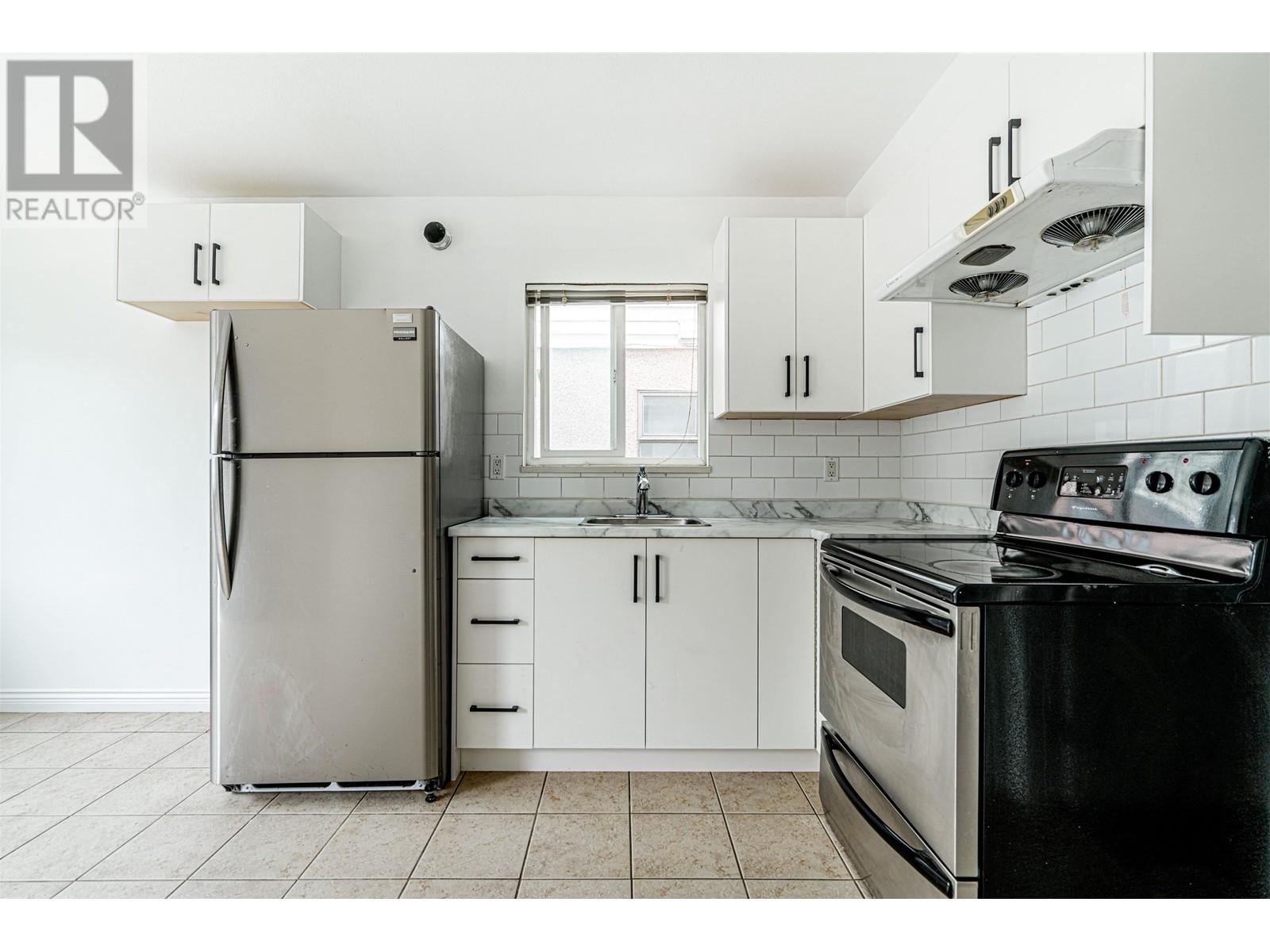 Listing Picture 21 of 28 : 3440 E 25TH AVENUE, Vancouver / 溫哥華 - 魯藝地產 Yvonne Lu Group - MLS Medallion Club Member