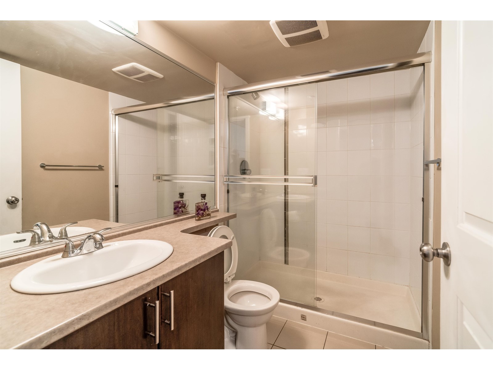 217 14960 102a Avenue, Surrey, British Columbia  V3R 6A3 - Photo 8 - R2961321
