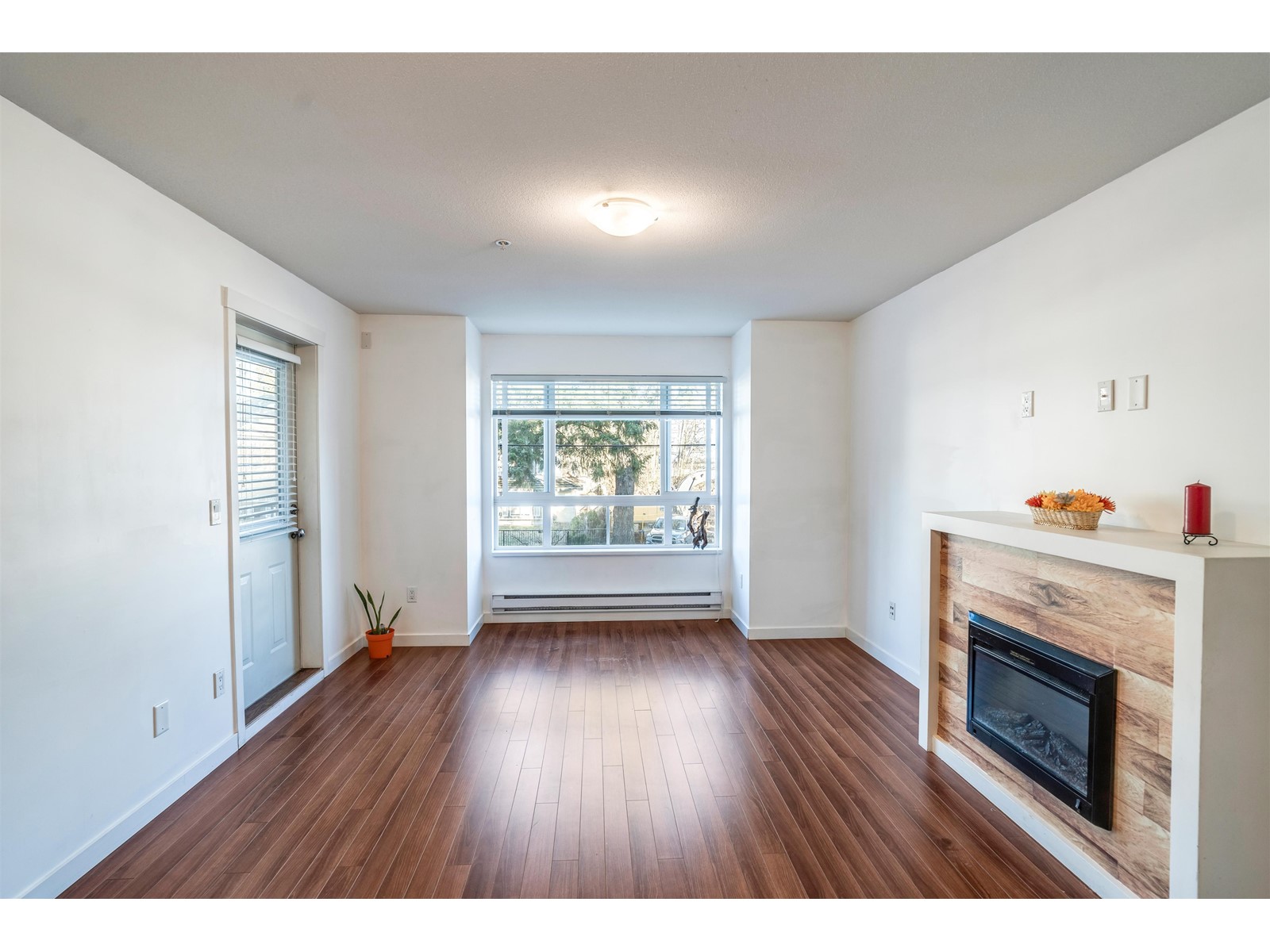 Property at 217 14960 102A AVENUE image 1