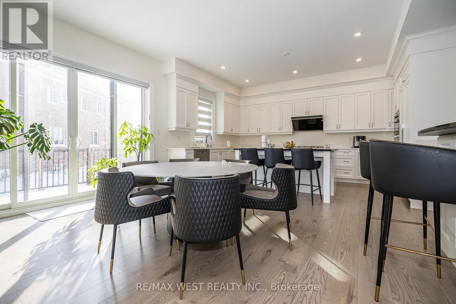 Property at 139 BALLANTYNE BOULEVARD image 5