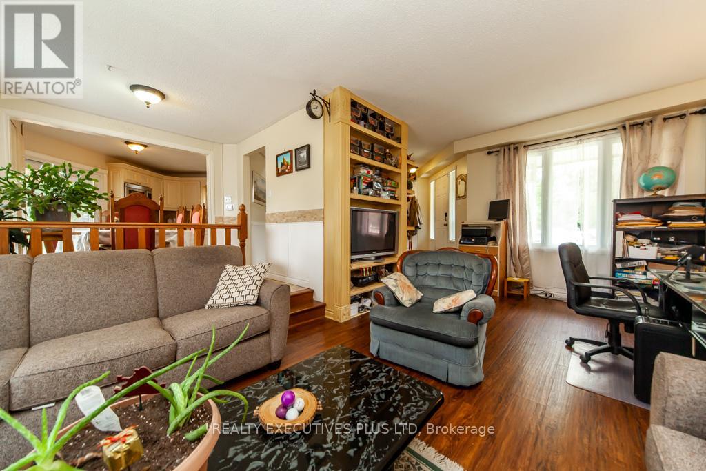 Property at 46 LORRAINE CRESCENT image 4