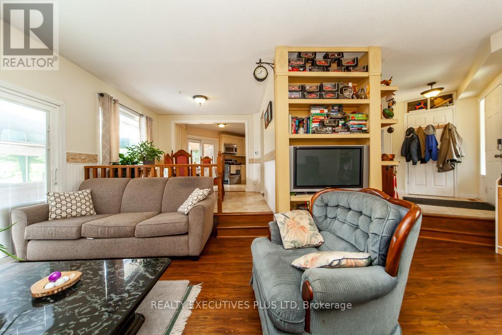 Property at 46 LORRAINE CRESCENT image 5