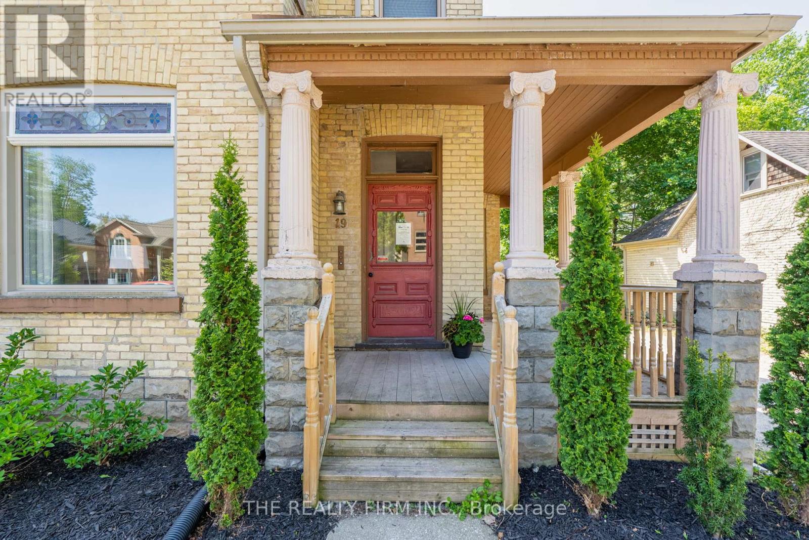 Property at 19 REGINA STREET image 2