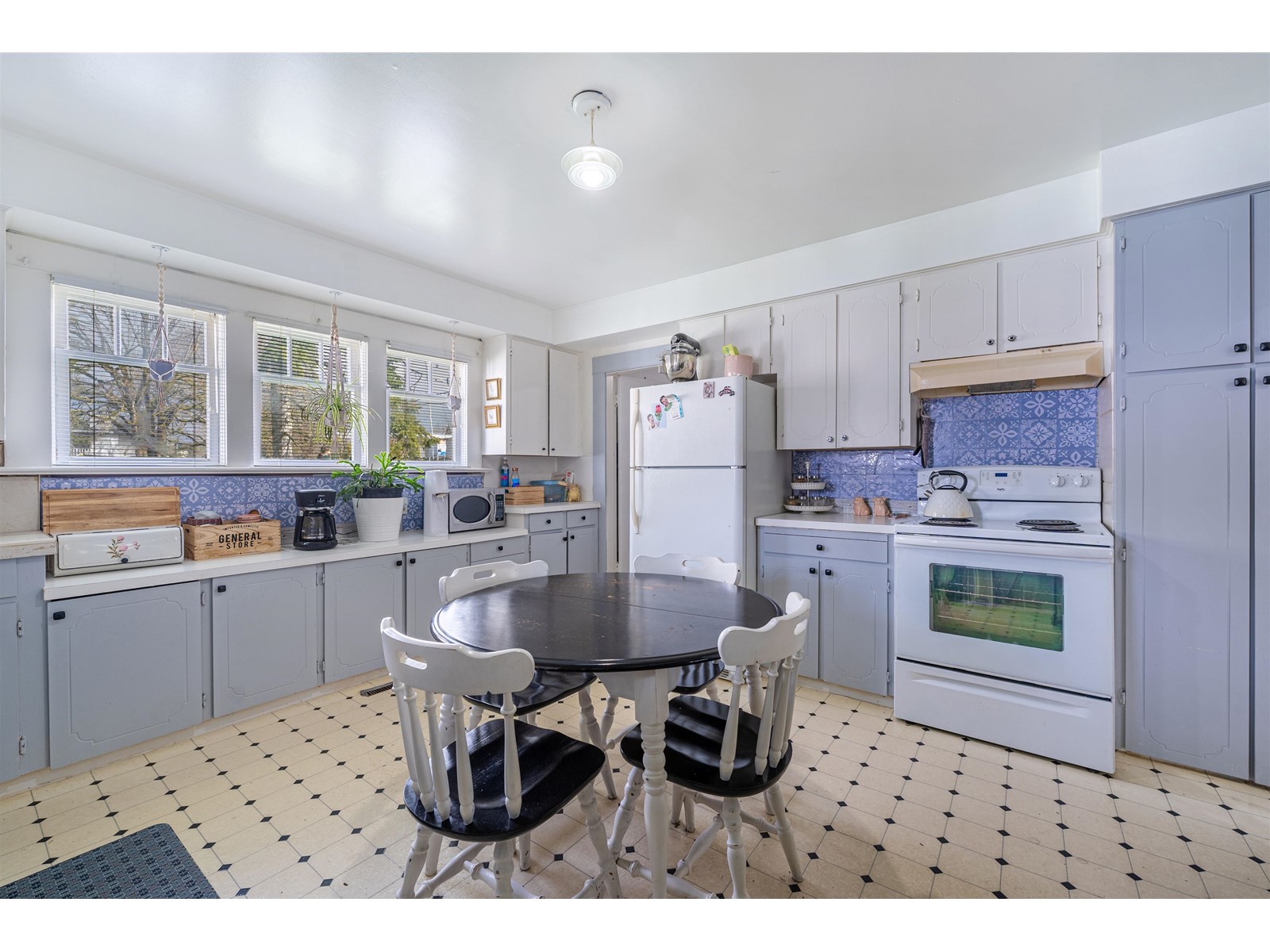 Property at 6119 176 STREET image 3