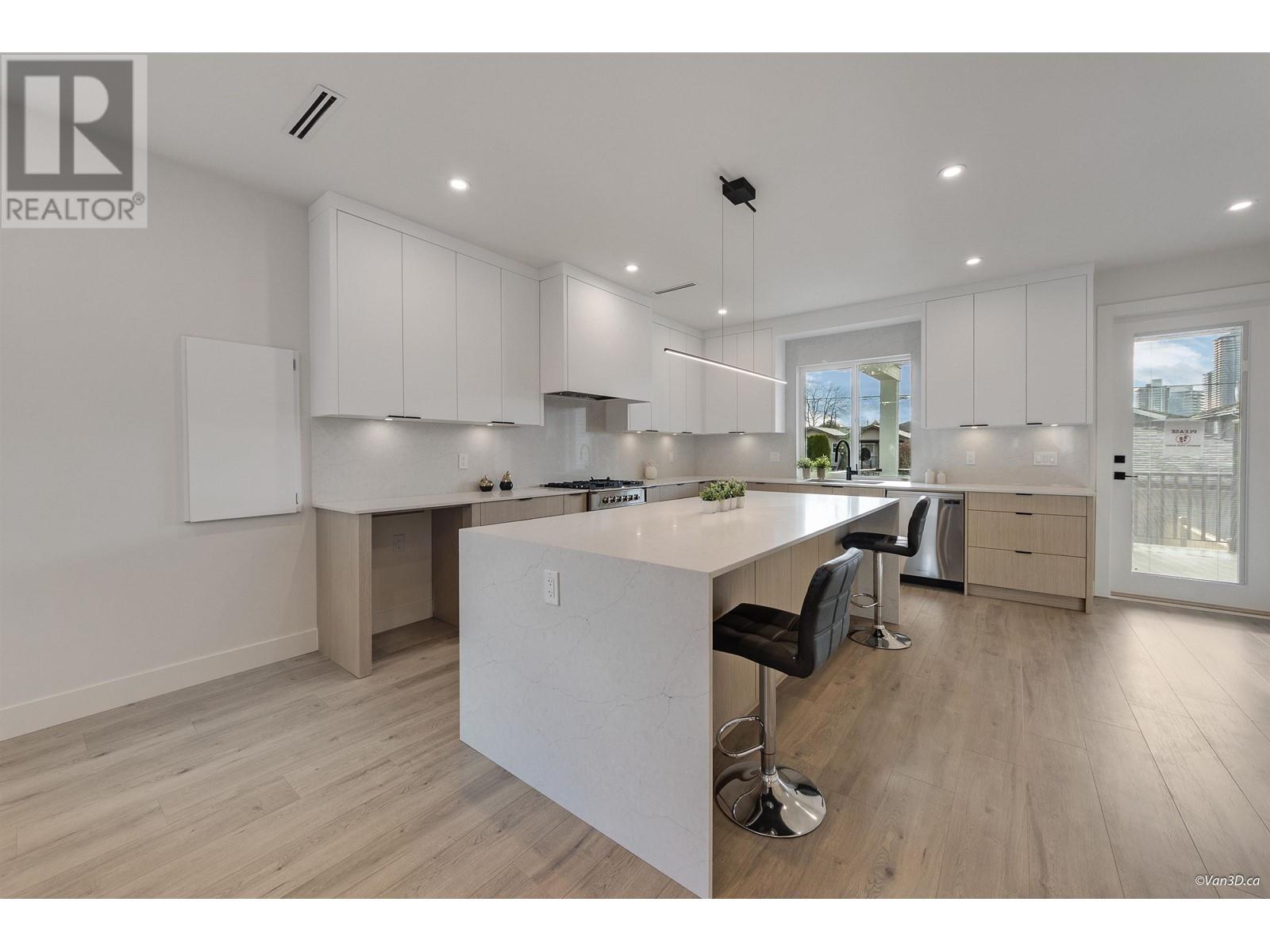 Listing Picture 10 of 32 : 4230 NAPIER STREET, Burnaby / 本拿比 - 魯藝地產 Yvonne Lu Group - MLS Medallion Club Member