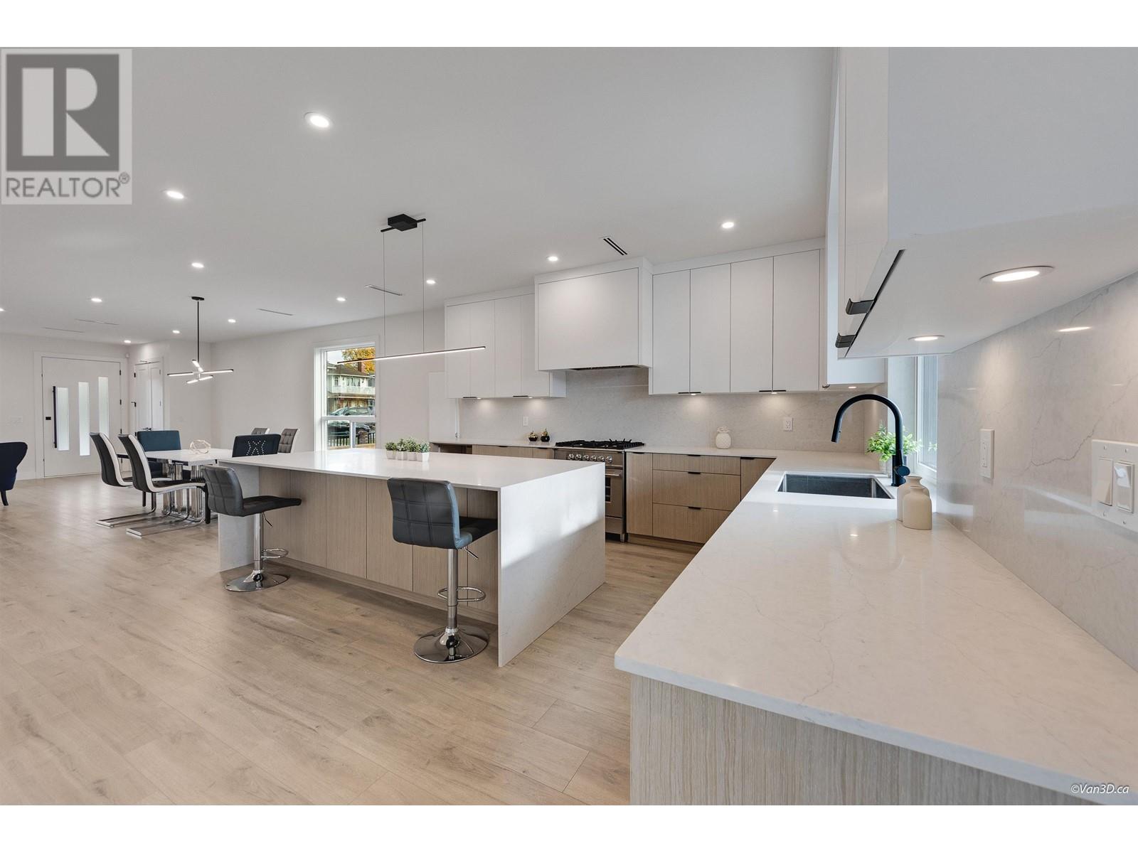 Listing Picture 11 of 32 : 4230 NAPIER STREET, Burnaby / 本拿比 - 魯藝地產 Yvonne Lu Group - MLS Medallion Club Member