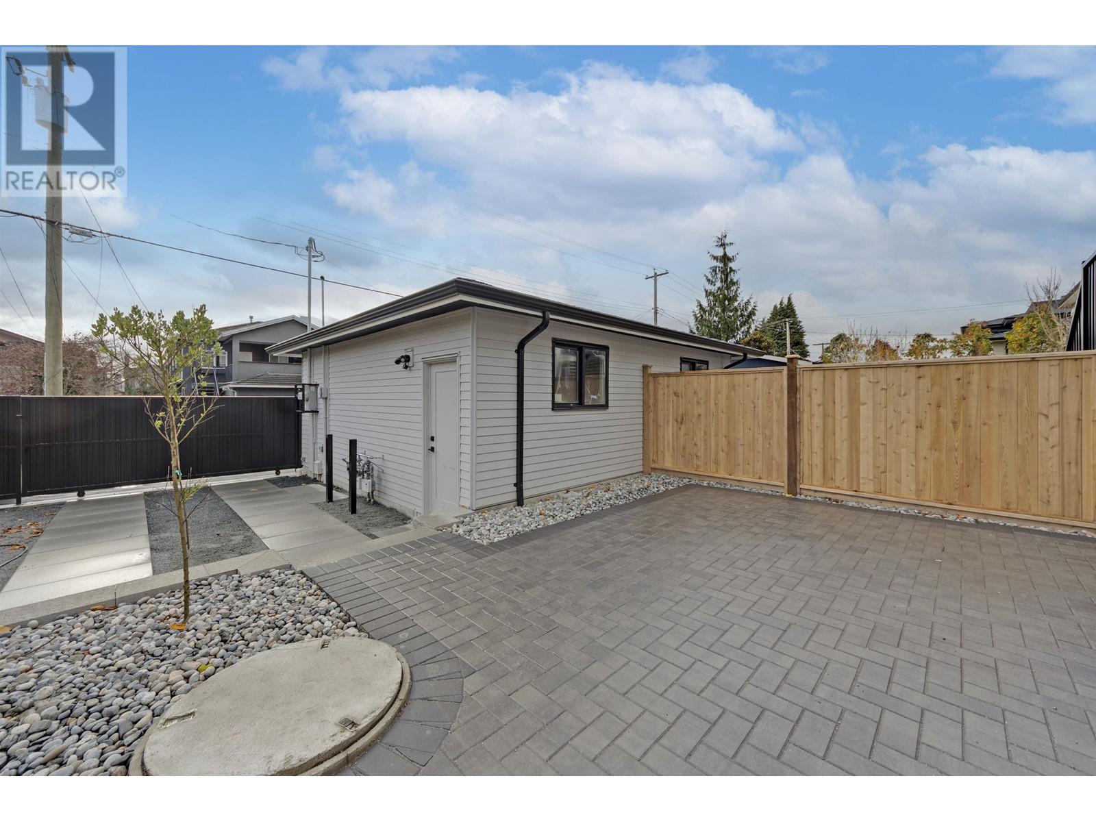 Listing Picture 14 of 32 : 4230 NAPIER STREET, Burnaby / 本拿比 - 魯藝地產 Yvonne Lu Group - MLS Medallion Club Member