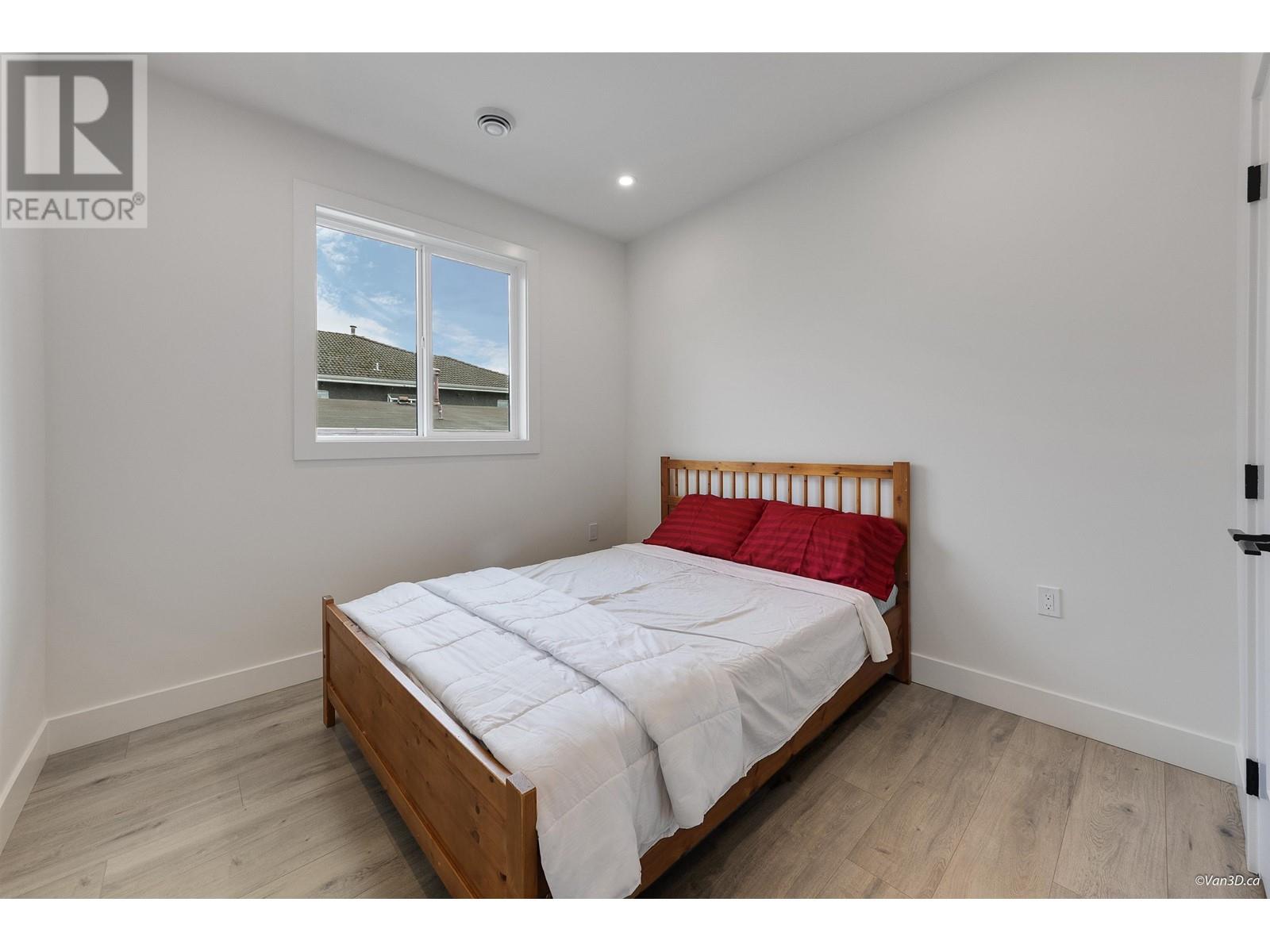 Listing Picture 22 of 32 : 4230 NAPIER STREET, Burnaby / 本拿比 - 魯藝地產 Yvonne Lu Group - MLS Medallion Club Member