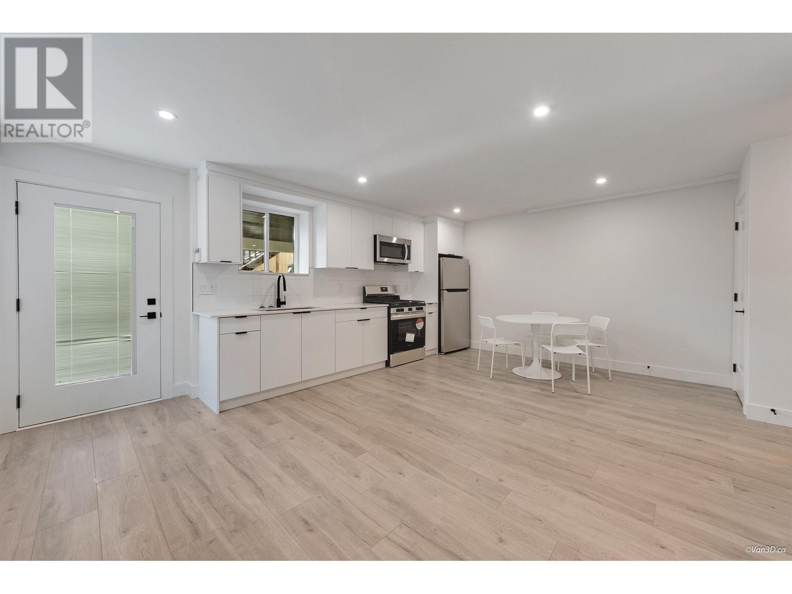 Listing Picture 24 of 32 : 4230 NAPIER STREET, Burnaby / 本拿比 - 魯藝地產 Yvonne Lu Group - MLS Medallion Club Member