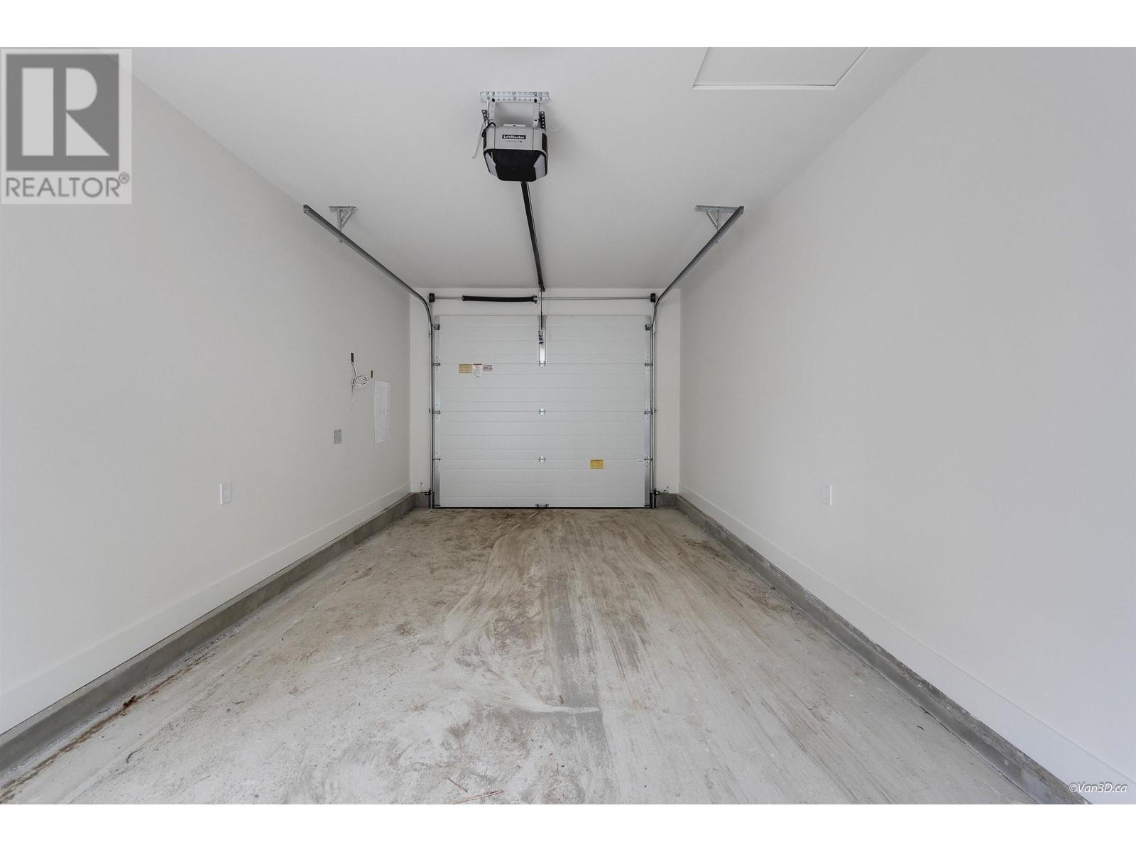 Listing Picture 31 of 32 : 4230 NAPIER STREET, Burnaby / 本拿比 - 魯藝地產 Yvonne Lu Group - MLS Medallion Club Member