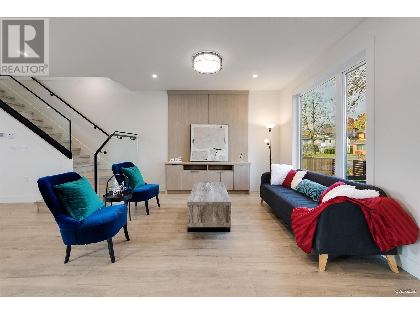 Listing Picture 5 of 32 : 4230 NAPIER STREET, Burnaby / 本拿比 - 魯藝地產 Yvonne Lu Group - MLS Medallion Club Member