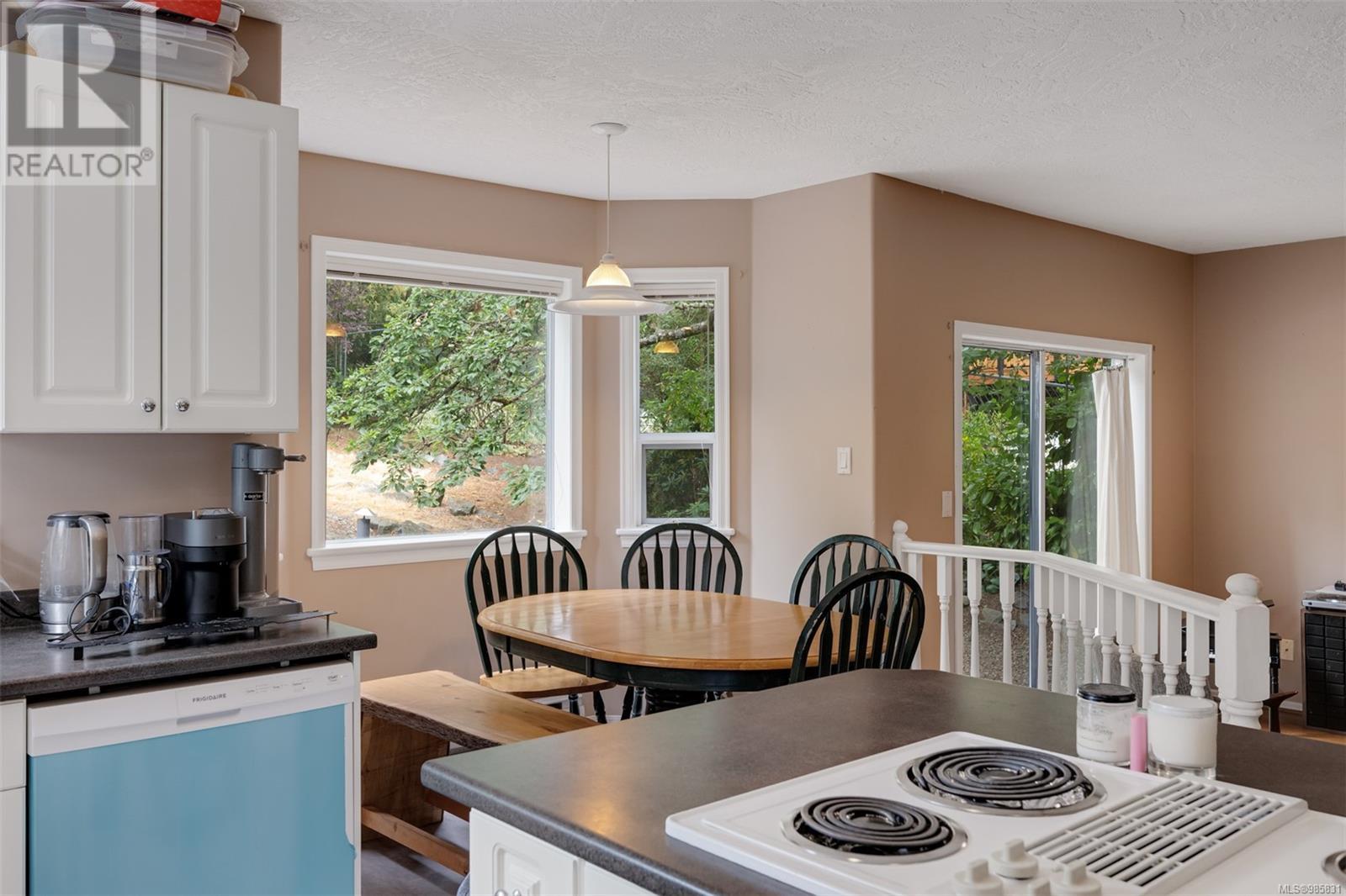 Property at 2438 Valleyview Pl image 2