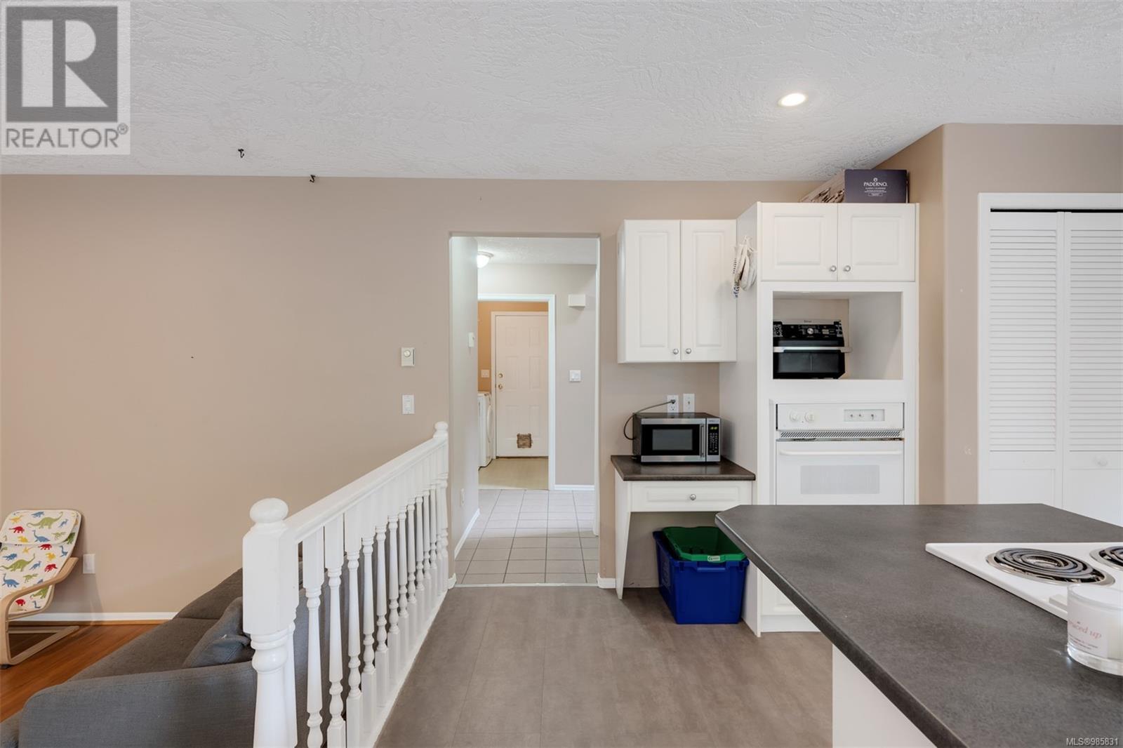 Property at 2438 Valleyview Pl image 5