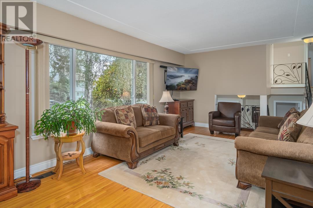 10820 SWINTON CRESCENT