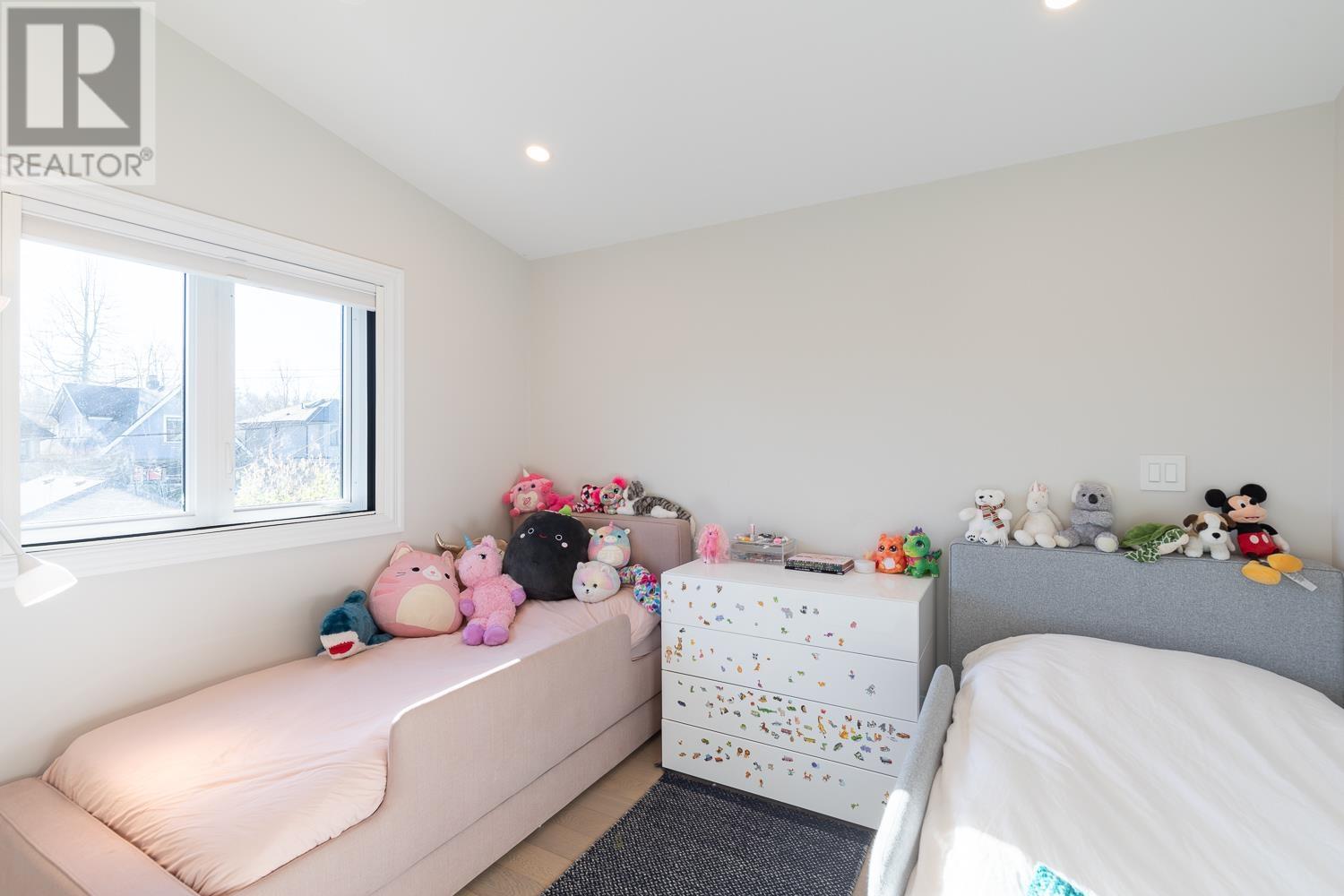 Listing Picture 21 of 34 : 852 W 18TH AVENUE, Vancouver / 溫哥華 - 魯藝地產 Yvonne Lu Group - MLS Medallion Club Member
