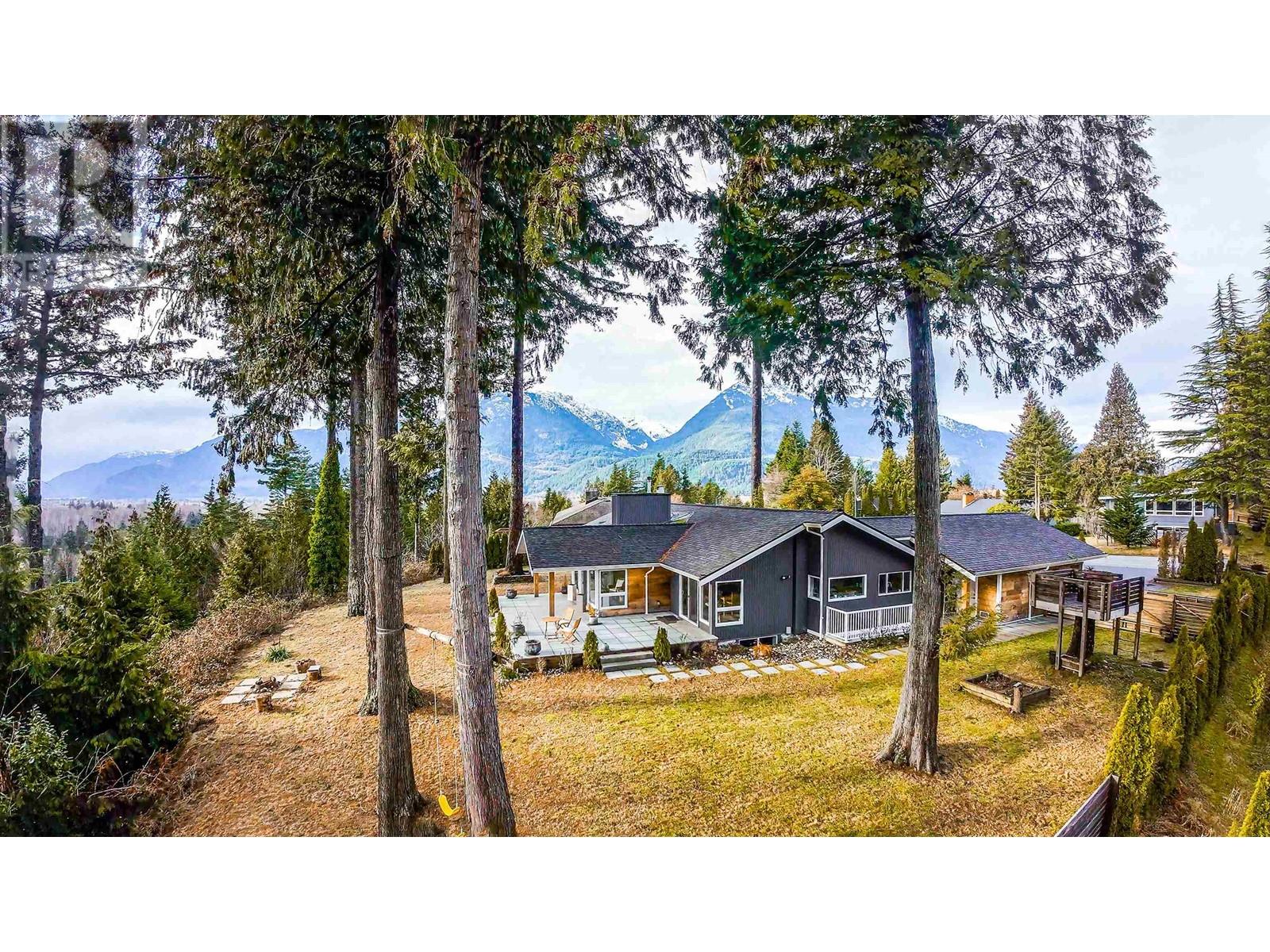 40322 Skyline Drive, Squamish, British Columbia  V0N 1T0 - Photo 1 - R2961580