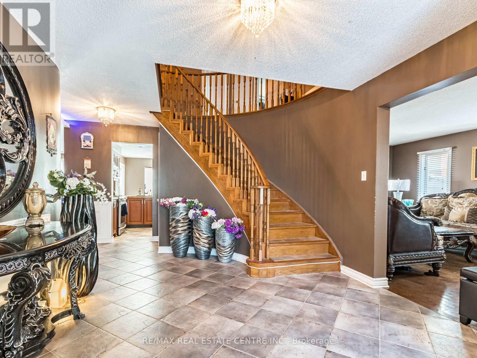 Property at 55 WOODSIDE SQUARE image 5