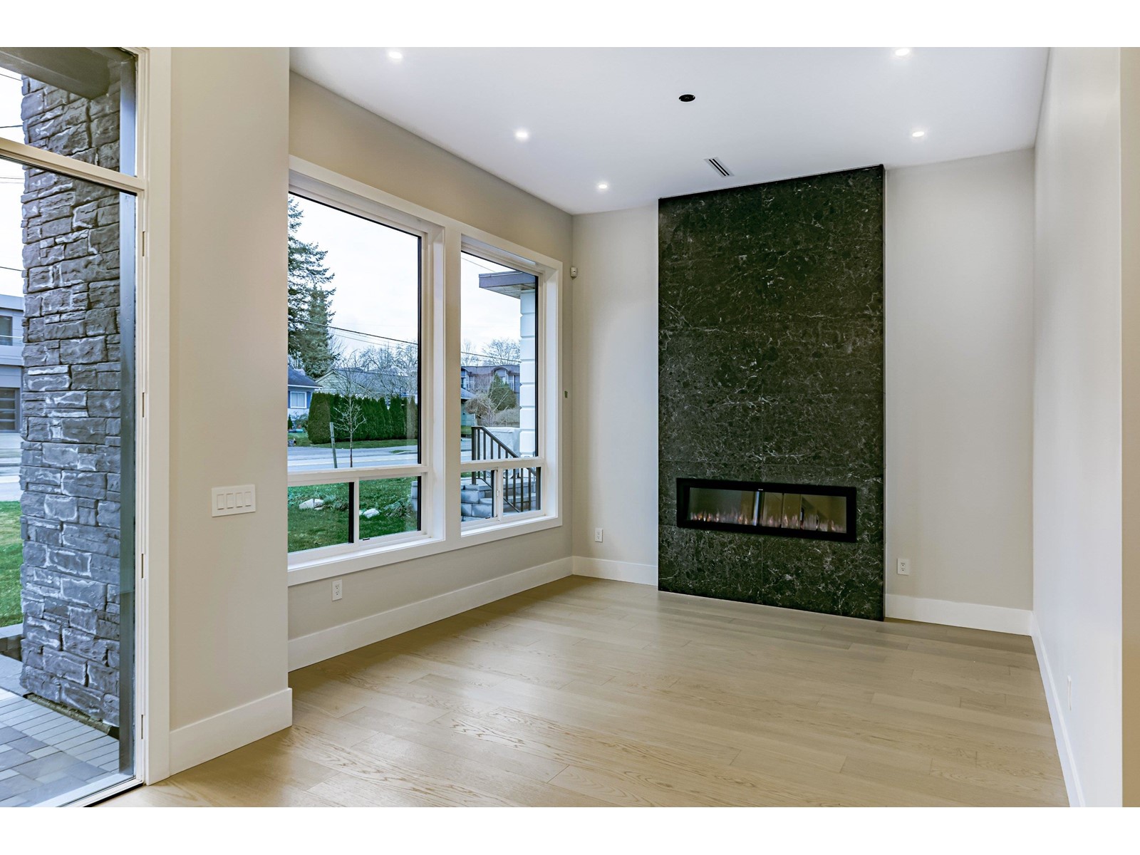 Property at 1272 160 STREET image 4