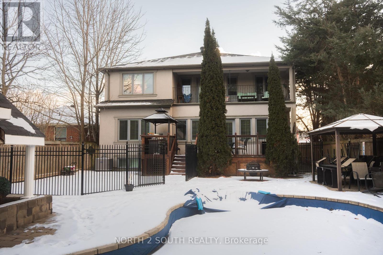 339 Burnhamthorpe Road, Toronto, Ontario  M9B 2A2 - Photo 35 - W11946244