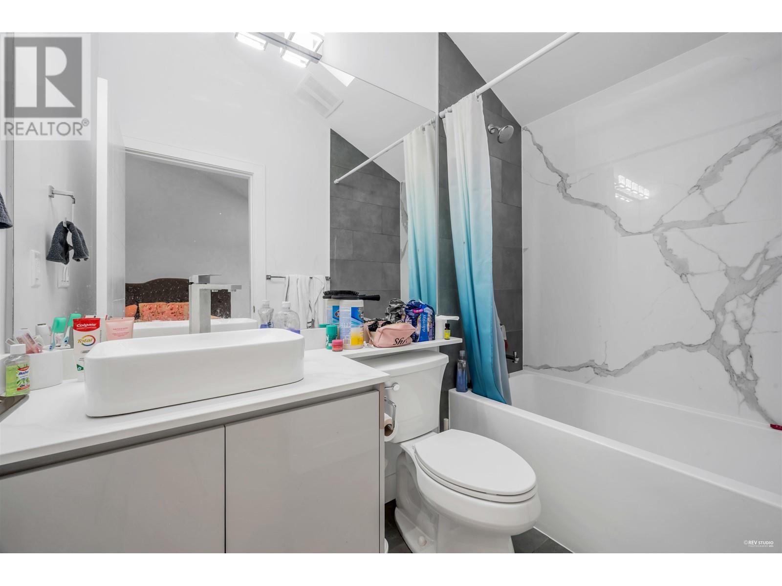 Listing Picture 12 of 12 : 2881 E GEORGIA STREET, Vancouver / 溫哥華 - 魯藝地產 Yvonne Lu Group - MLS Medallion Club Member