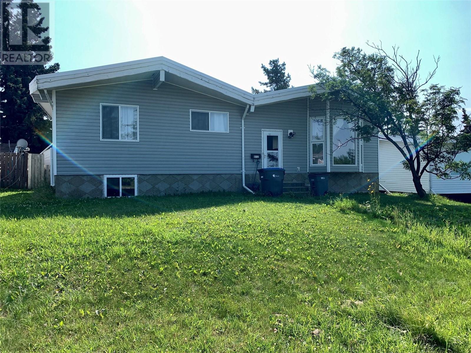 9112 CALVERLEY Crescent, Dawson Creek, British Columbia
