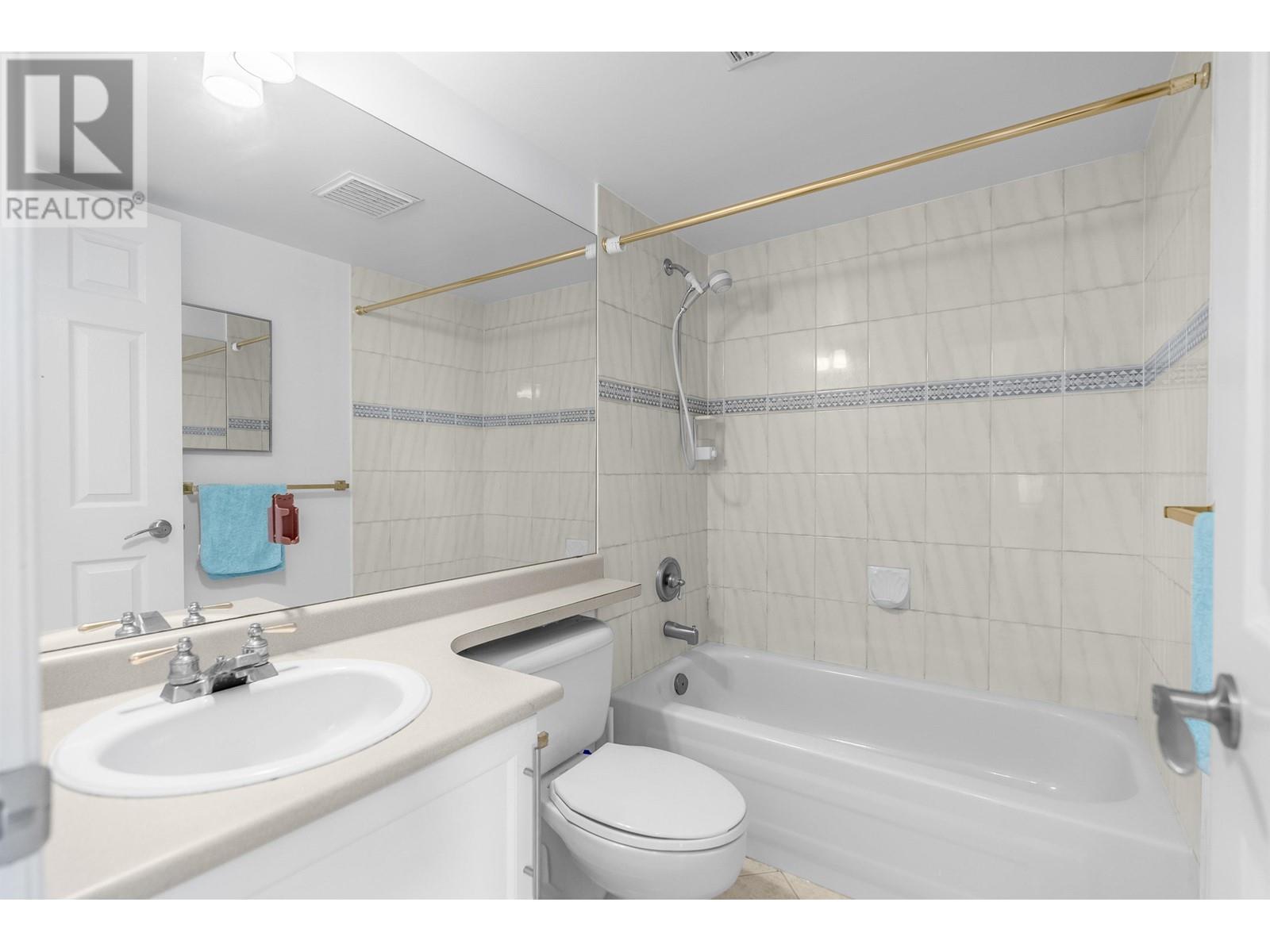 Listing Picture 10 of 21 : 7 8711 JONES ROAD, Richmond / 烈治文 - 魯藝地產 Yvonne Lu Group - MLS Medallion Club Member