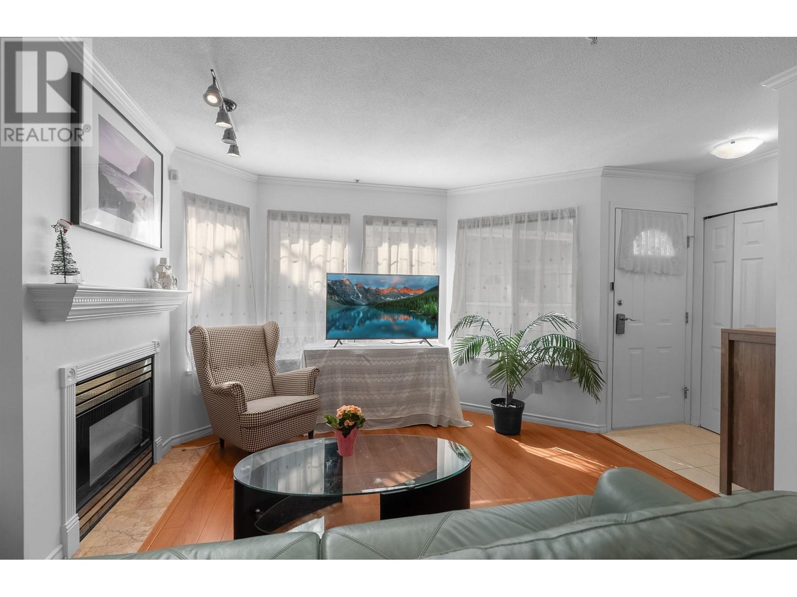 Listing Picture 2 of 21 : 7 8711 JONES ROAD, Richmond / 烈治文 - 魯藝地產 Yvonne Lu Group - MLS Medallion Club Member