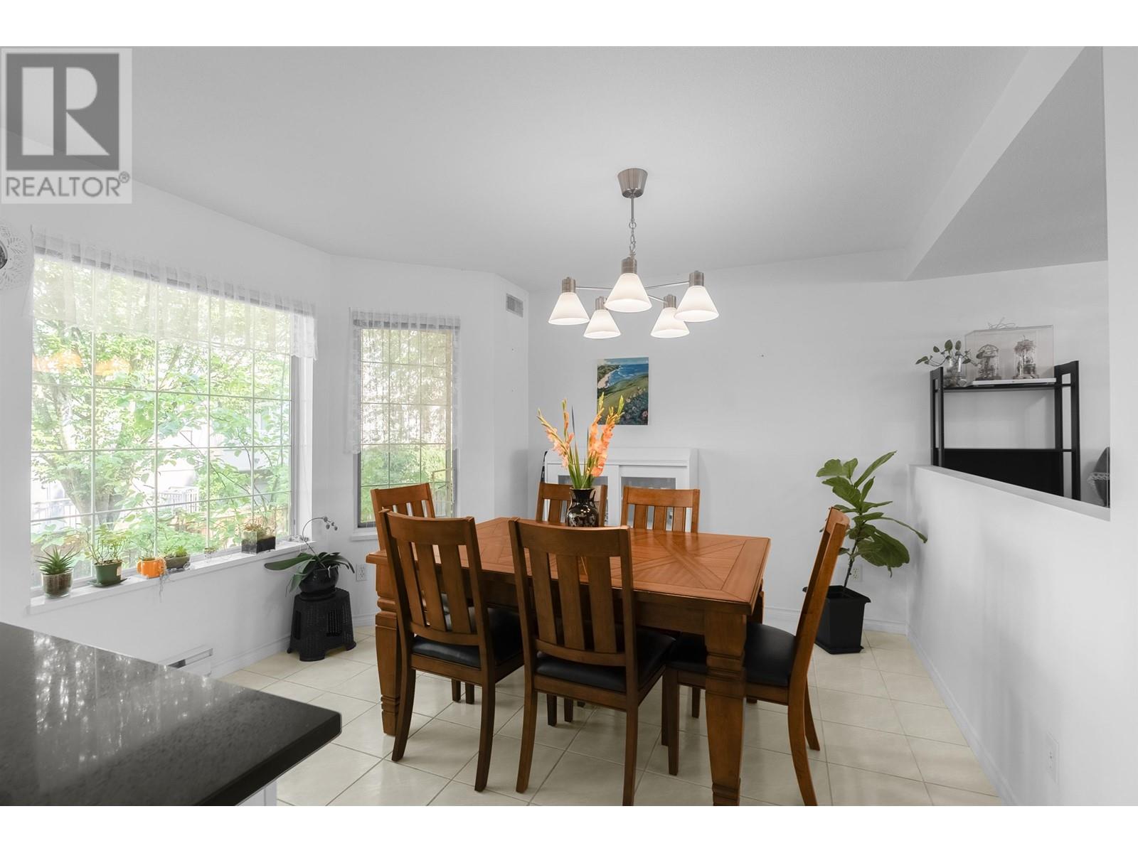 Listing Picture 4 of 21 : 7 8711 JONES ROAD, Richmond / 烈治文 - 魯藝地產 Yvonne Lu Group - MLS Medallion Club Member