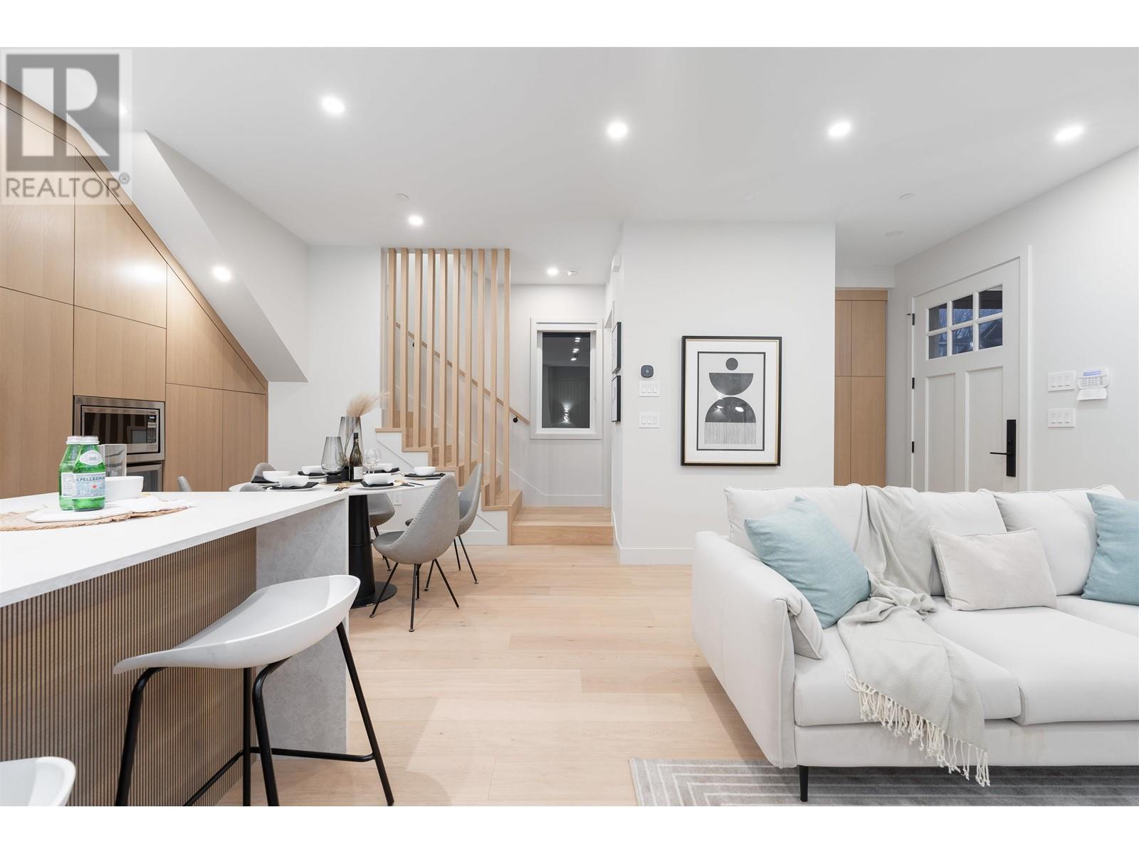 Listing Picture 10 of 39 : 1 3565 TRIUMPH STREET, Vancouver / 溫哥華 - 魯藝地產 Yvonne Lu Group - MLS Medallion Club Member