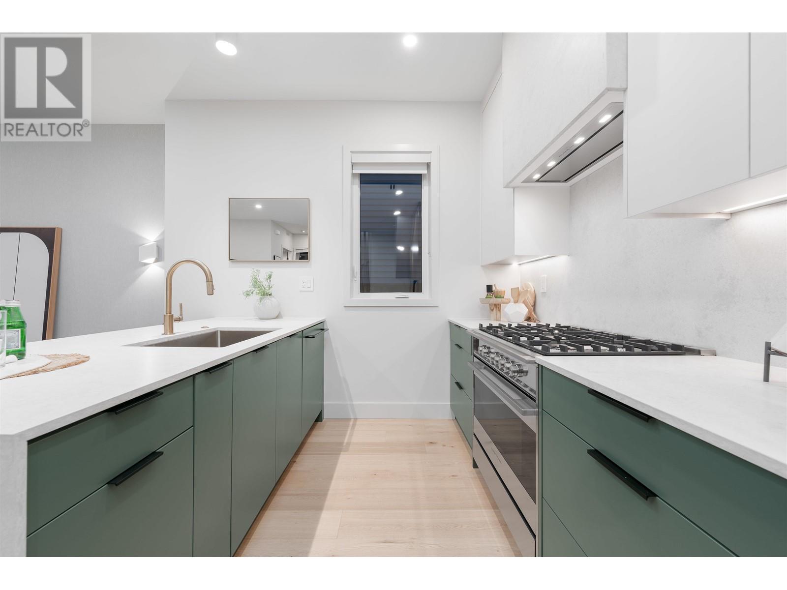 Listing Picture 13 of 39 : 1 3565 TRIUMPH STREET, Vancouver / 溫哥華 - 魯藝地產 Yvonne Lu Group - MLS Medallion Club Member