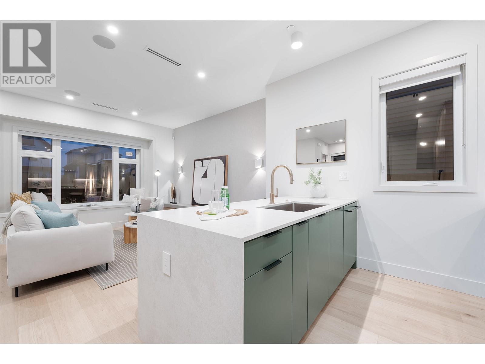 Listing Picture 14 of 39 : 1 3565 TRIUMPH STREET, Vancouver / 溫哥華 - 魯藝地產 Yvonne Lu Group - MLS Medallion Club Member